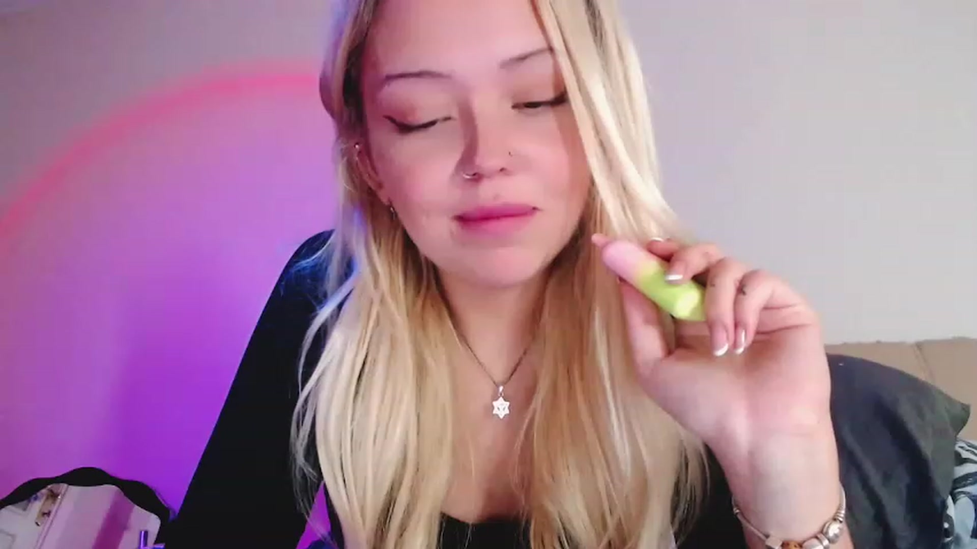 Gallery image thumbnail from Sk8Gurl420's myfreecams stream on, 11/28/2022, 07:44 image 14 of 20