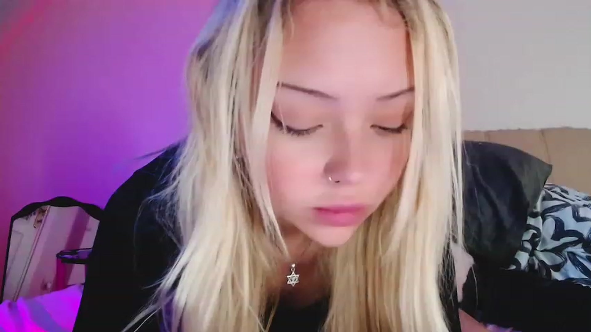 Gallery image thumbnail from Sk8Gurl420's myfreecams stream on, 11/28/2022, 07:44 image 12 of 20