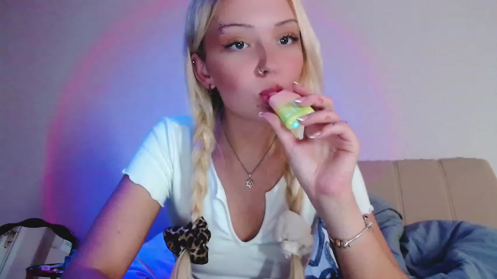 Gallery image thumbnail from Sk8Gurl420's myfreecams stream on, 12/02/2022, 13:39 image 12 of 20
