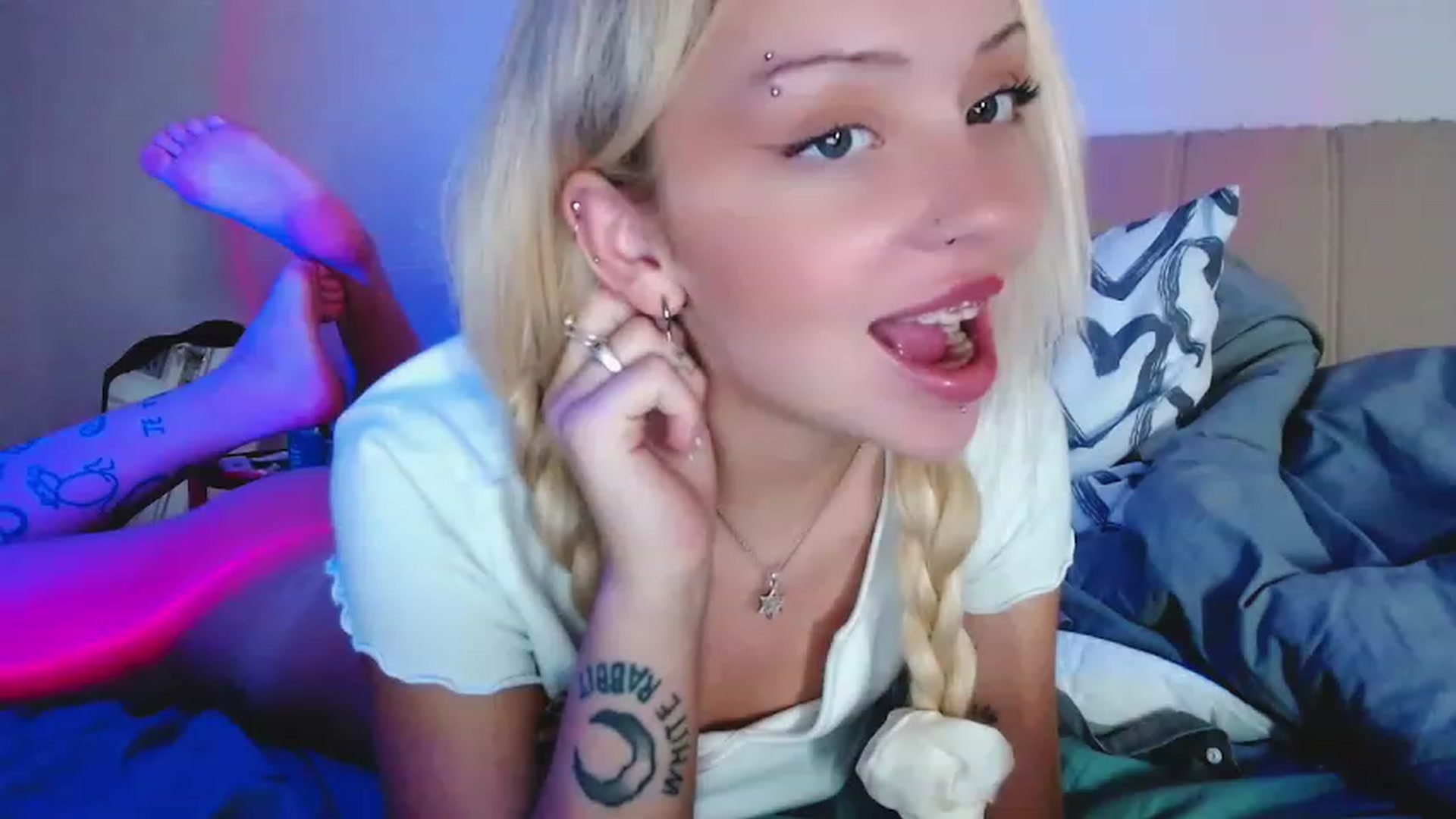 Gallery image thumbnail from Sk8Gurl420's myfreecams stream on, 12/02/2022, 14:03 image 10 of 20