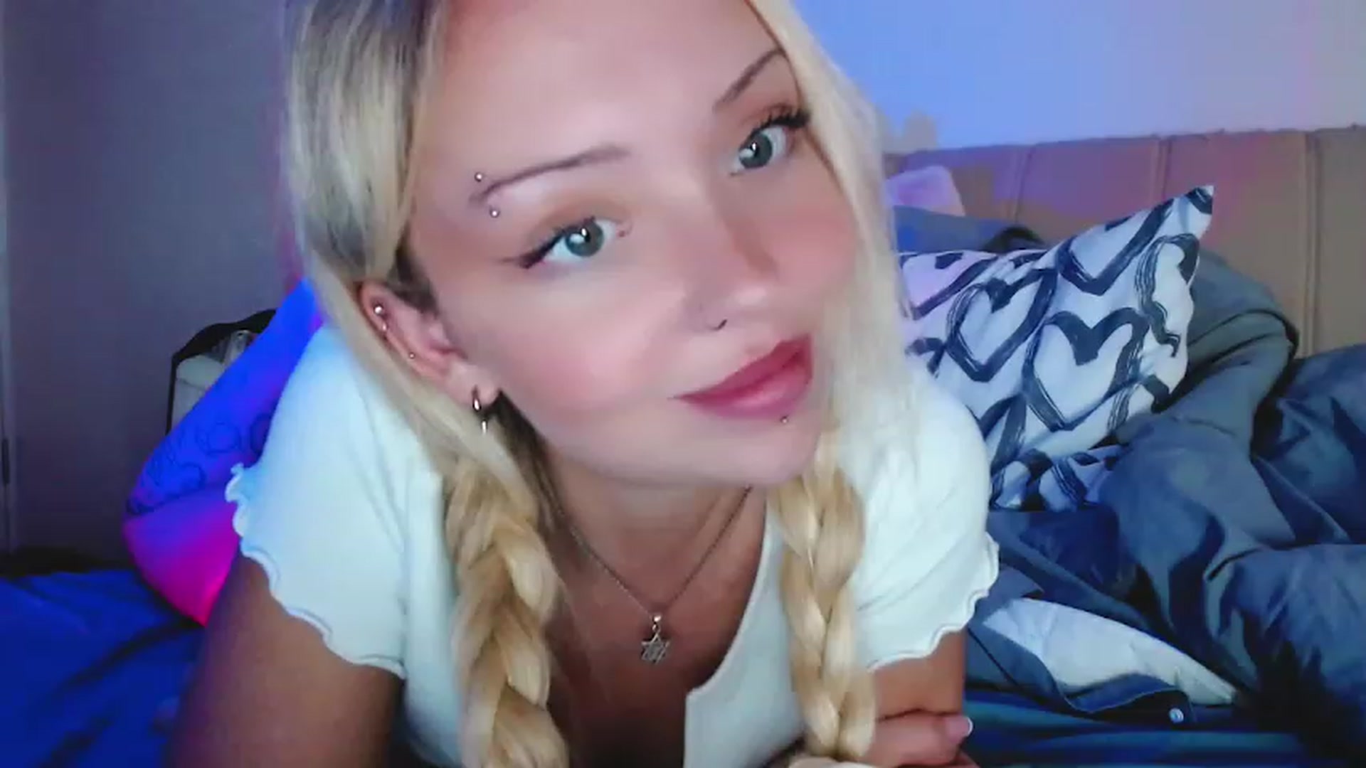 Gallery image thumbnail from Sk8Gurl420's myfreecams stream on, 12/02/2022, 14:03 image 13 of 20