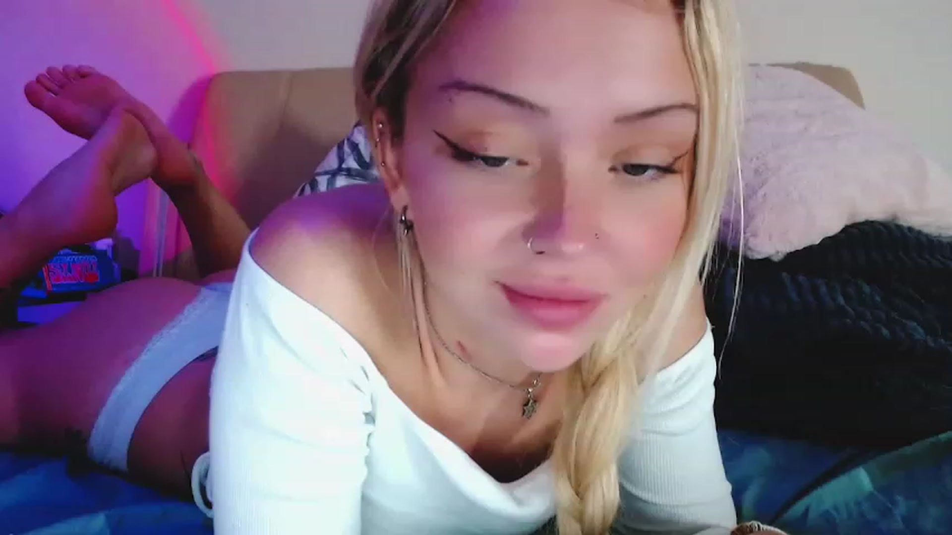 Gallery image thumbnail from Sk8Gurl420's myfreecams stream on, 12/06/2022, 06:58 image 12 of 20