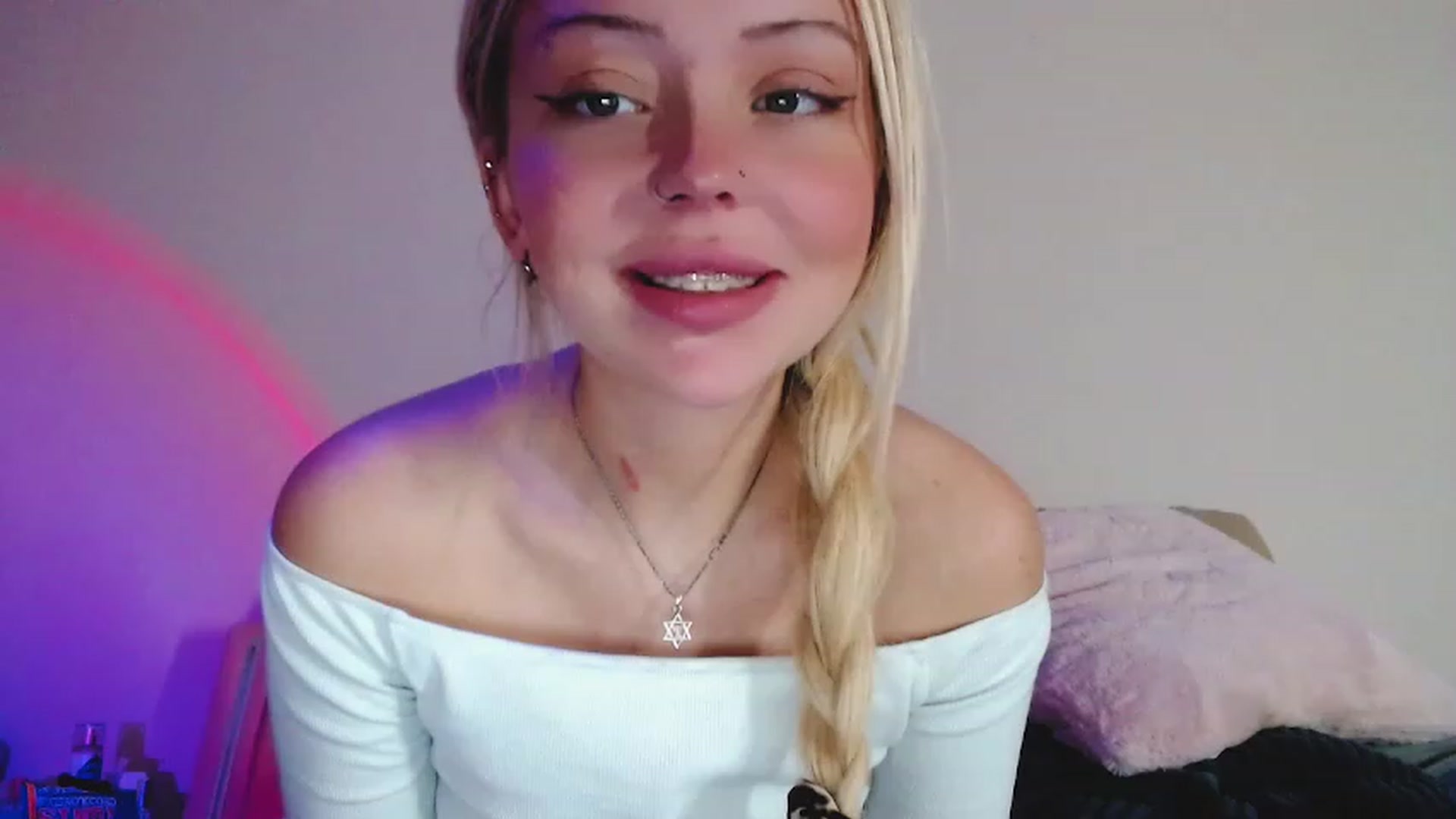 Gallery image thumbnail from Sk8Gurl420's myfreecams stream on, 12/06/2022, 06:58 image 4 of 20