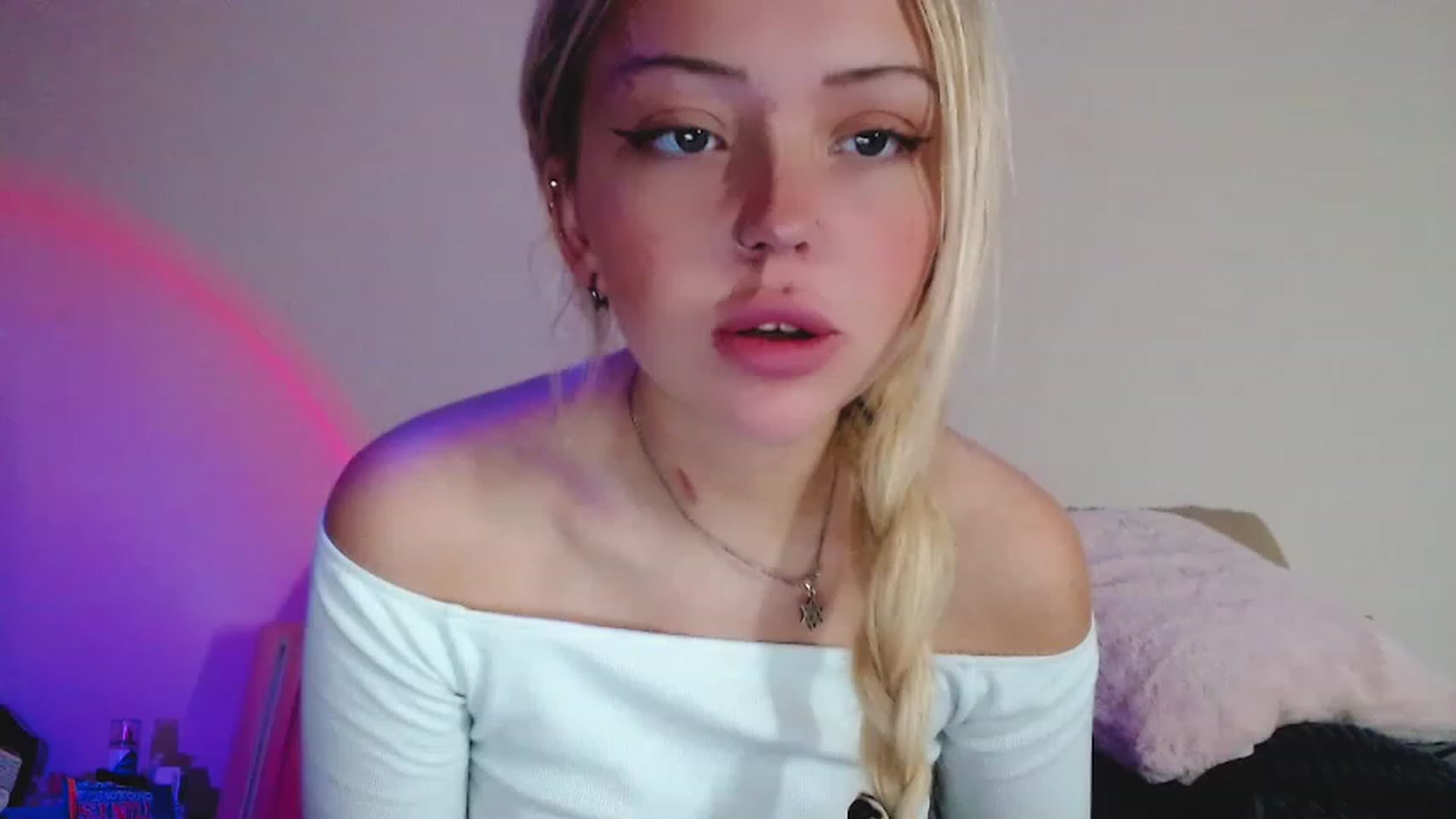 Gallery image thumbnail from Sk8Gurl420's myfreecams stream on, 12/06/2022, 06:58 image 8 of 20