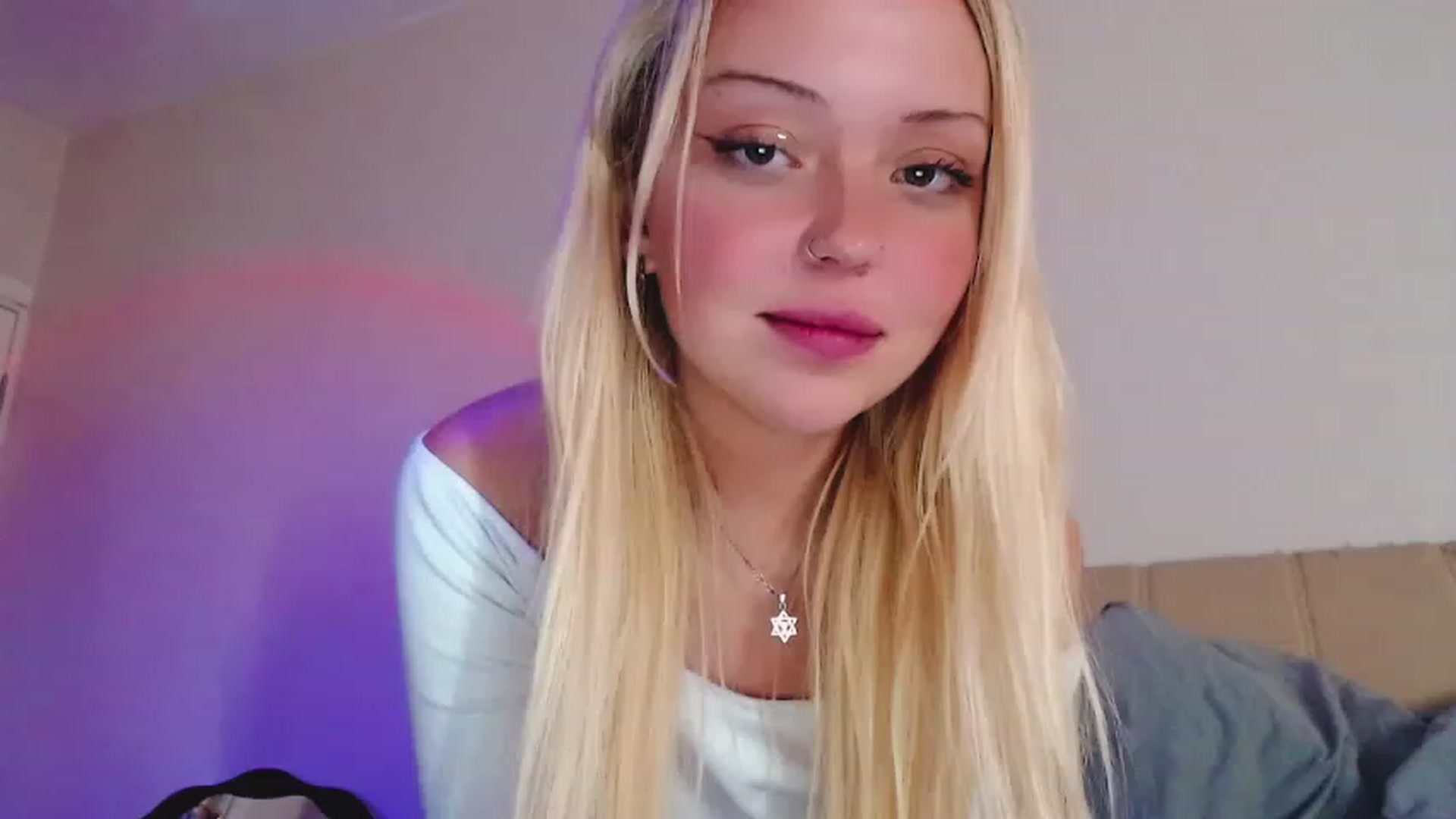 Gallery image thumbnail from Sk8Gurl420's myfreecams stream on, 12/07/2022, 07:59 image 11 of 20
