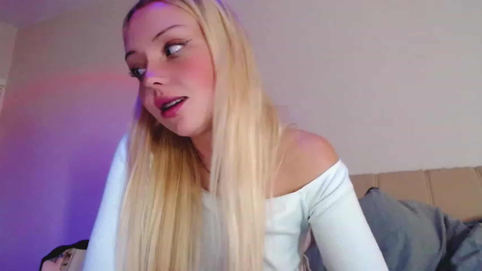 Gallery image thumbnail from Sk8Gurl420's myfreecams stream on, 12/07/2022, 07:59 image 16 of 20