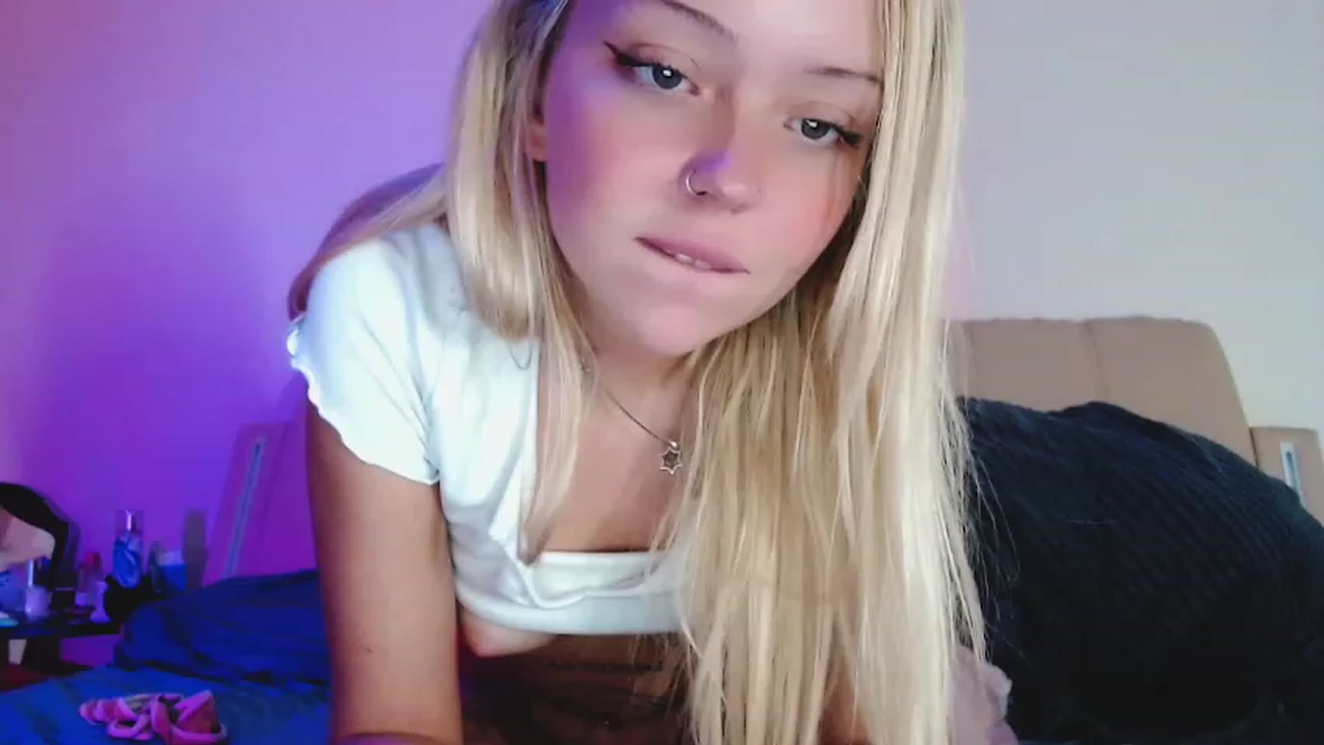 Gallery image thumbnail from Sk8Gurl420's myfreecams stream on, 12/08/2022, 18:23 image 20 of 20