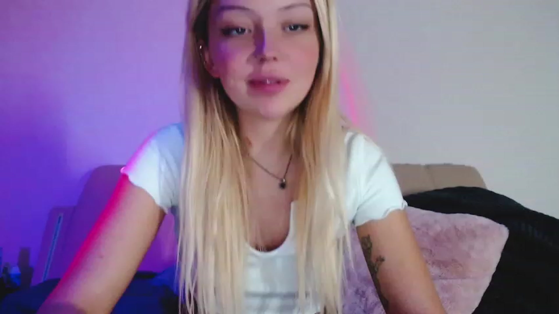 Gallery image thumbnail from Sk8Gurl420's myfreecams stream on, 12/08/2022, 18:23 image 5 of 20