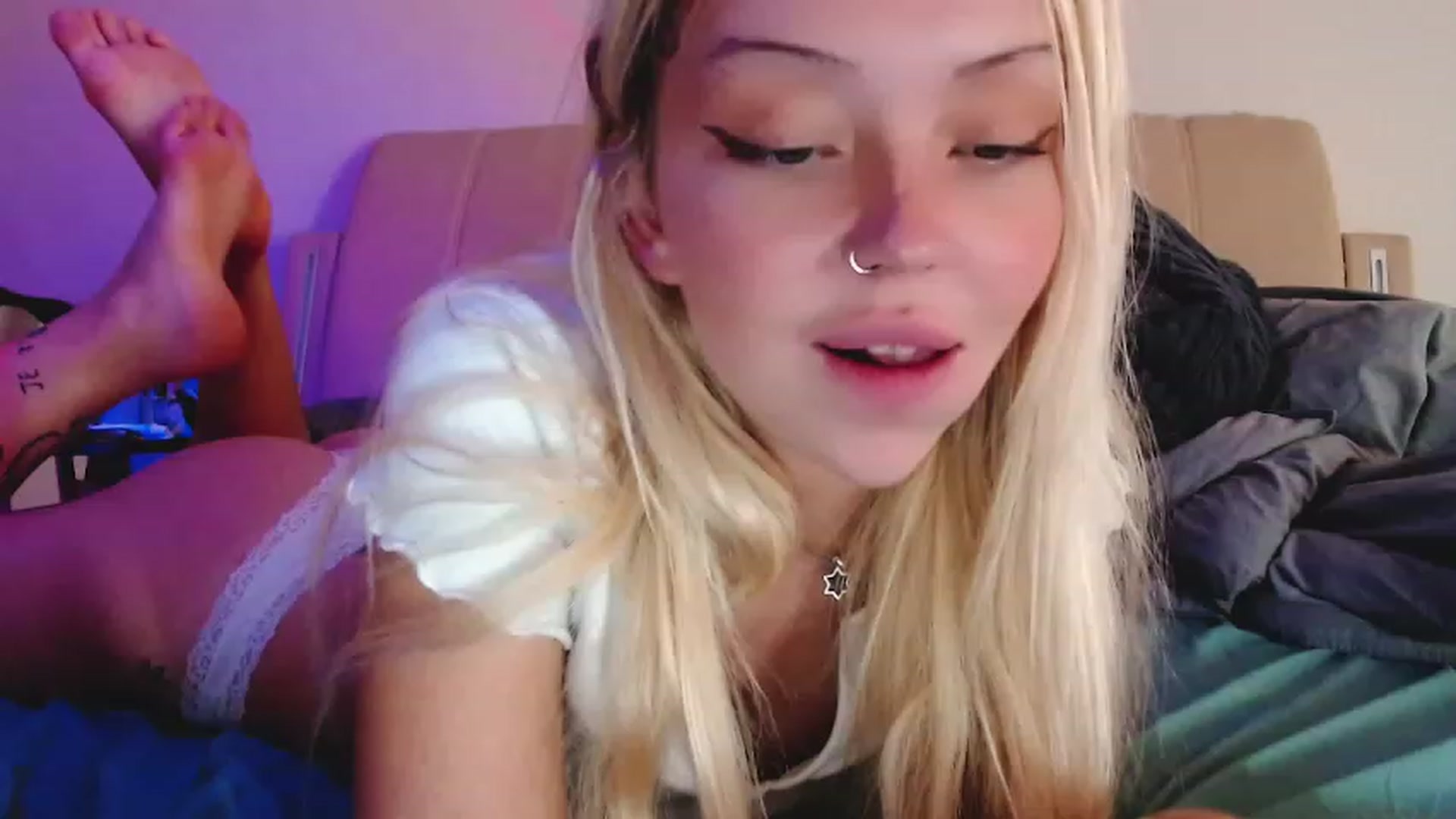 Gallery image thumbnail from Sk8Gurl420's myfreecams stream on, 12/09/2022, 07:50 image 1 of 20