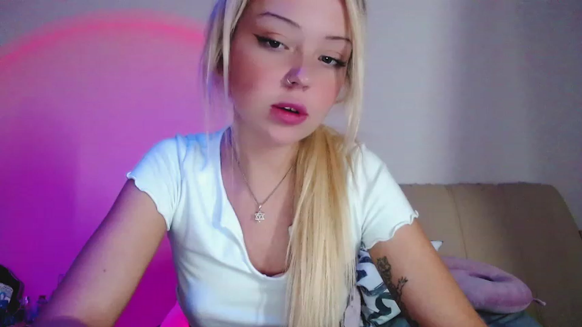 Gallery image thumbnail from Sk8Gurl420's myfreecams stream on, 12/11/2022, 20:42 image 15 of 20