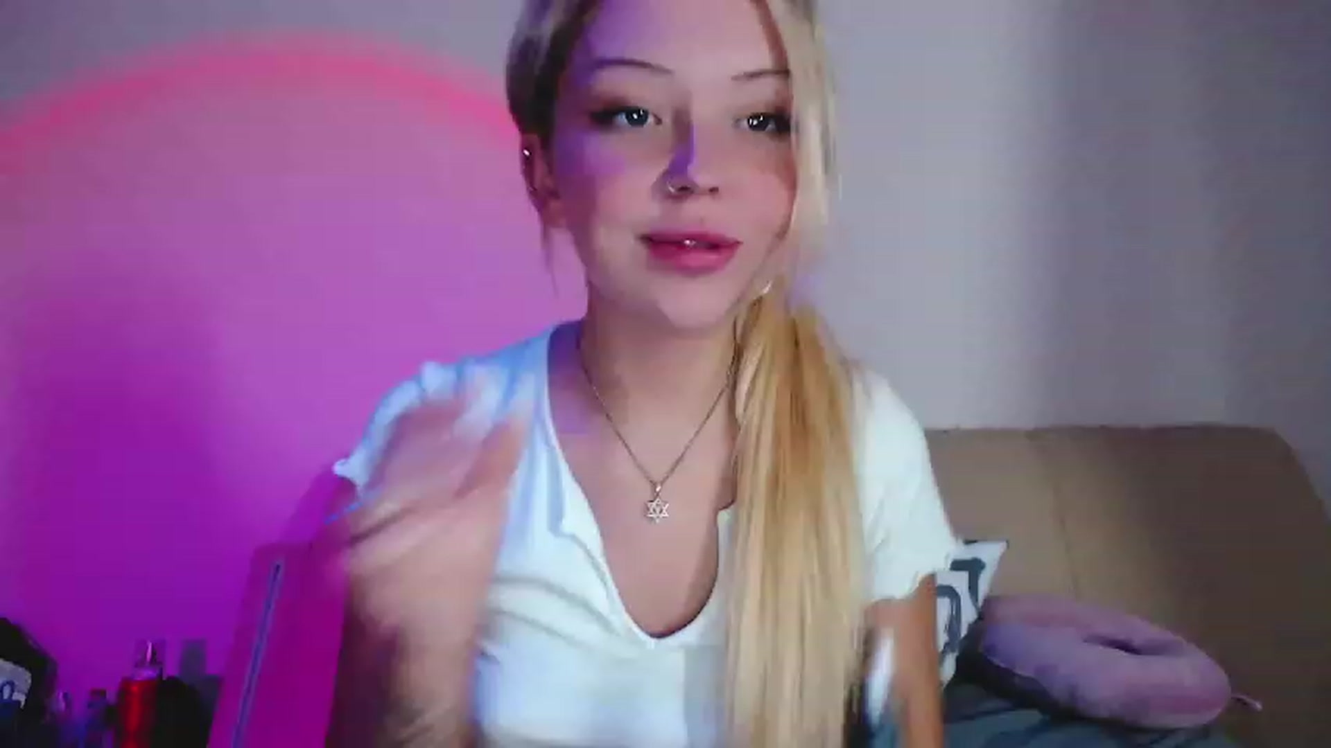 Gallery image thumbnail from Sk8Gurl420's myfreecams stream on, 12/11/2022, 20:42 image 6 of 20