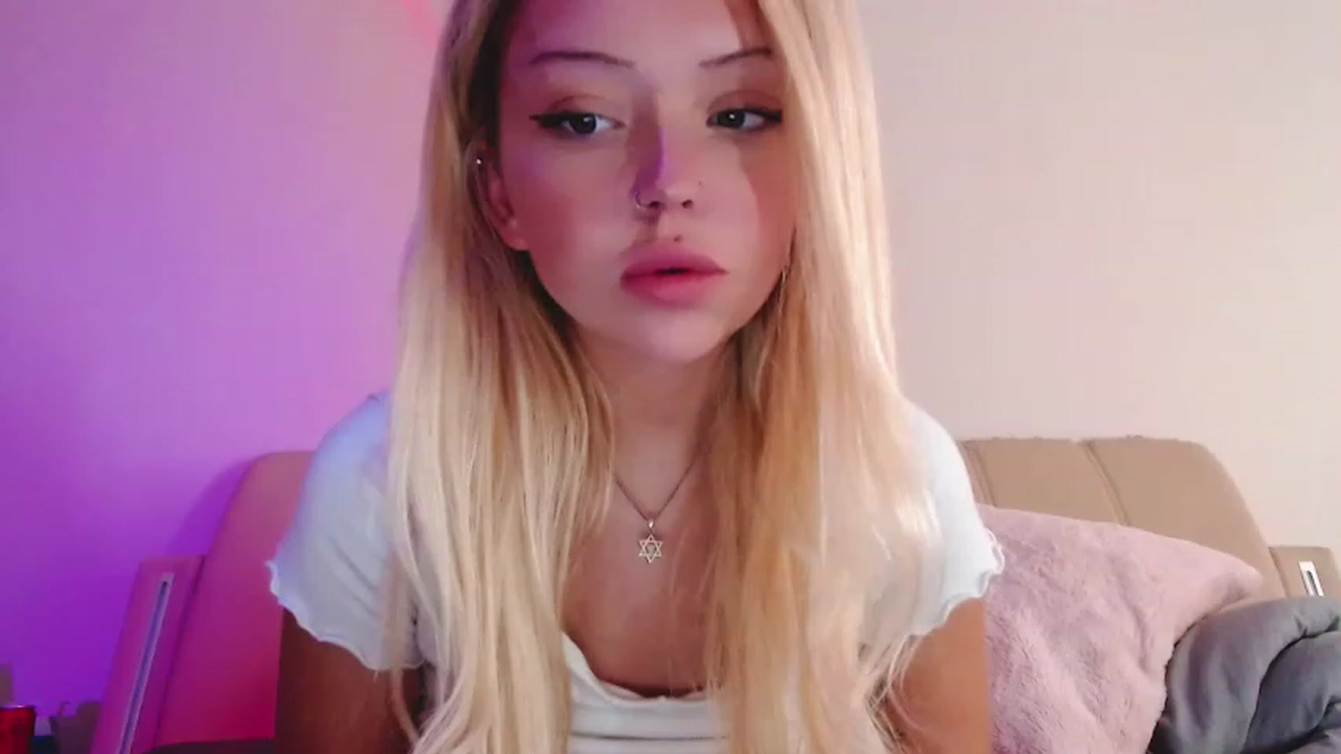 Gallery image thumbnail from Sk8Gurl420's myfreecams stream on, 12/12/2022, 07:49 image 18 of 20
