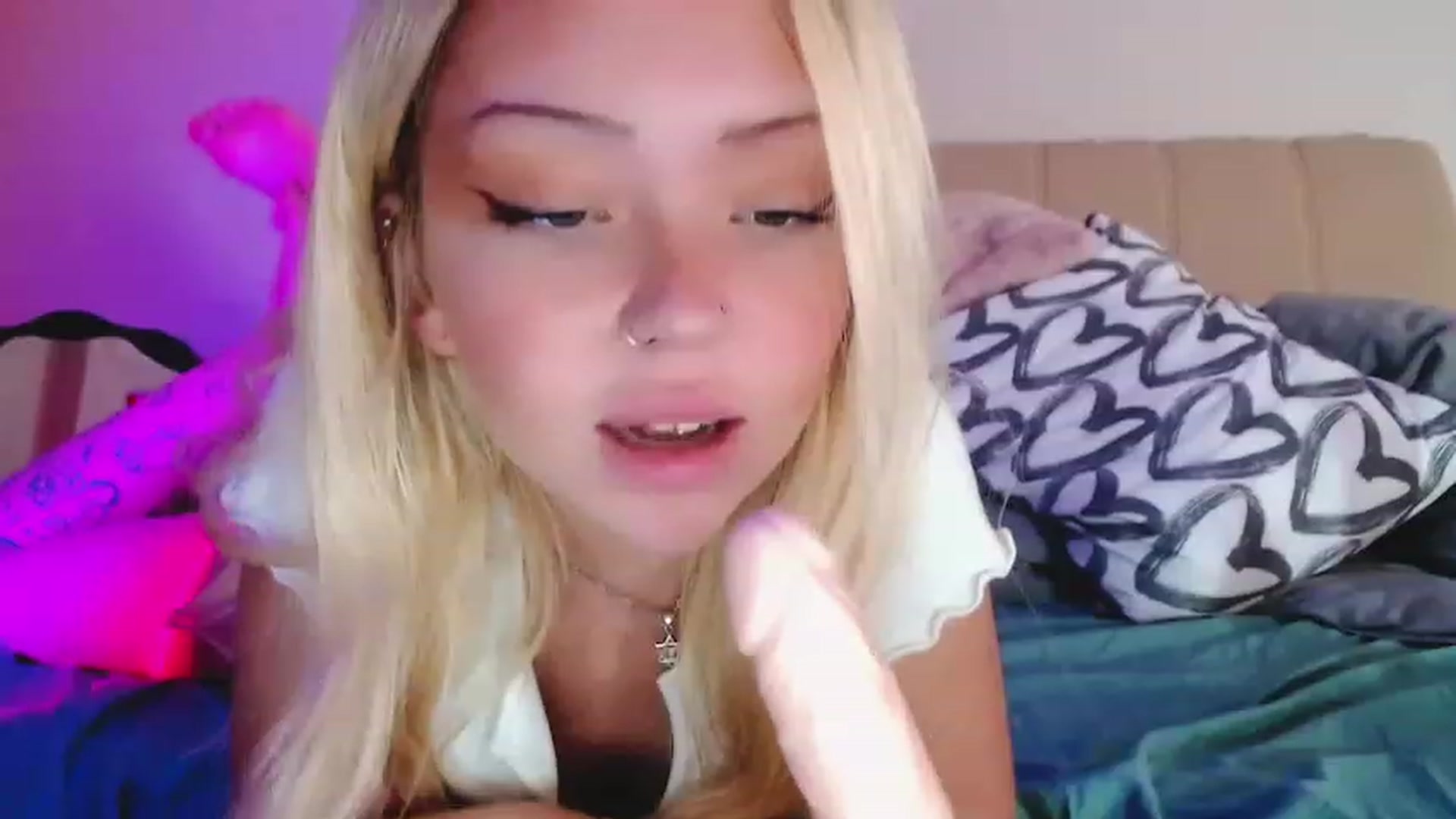 Gallery image thumbnail from Sk8Gurl420's myfreecams stream on, 12/15/2022, 07:43 image 5 of 20