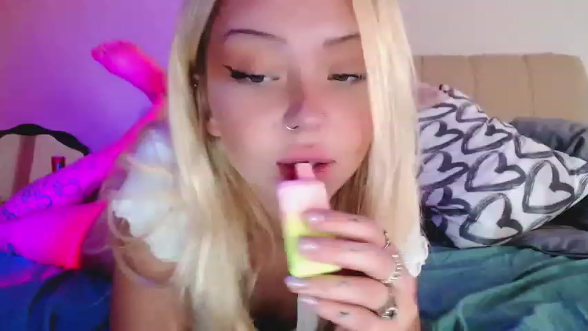 Gallery image thumbnail from Sk8Gurl420's myfreecams stream on, 12/15/2022, 07:43 image 8 of 20