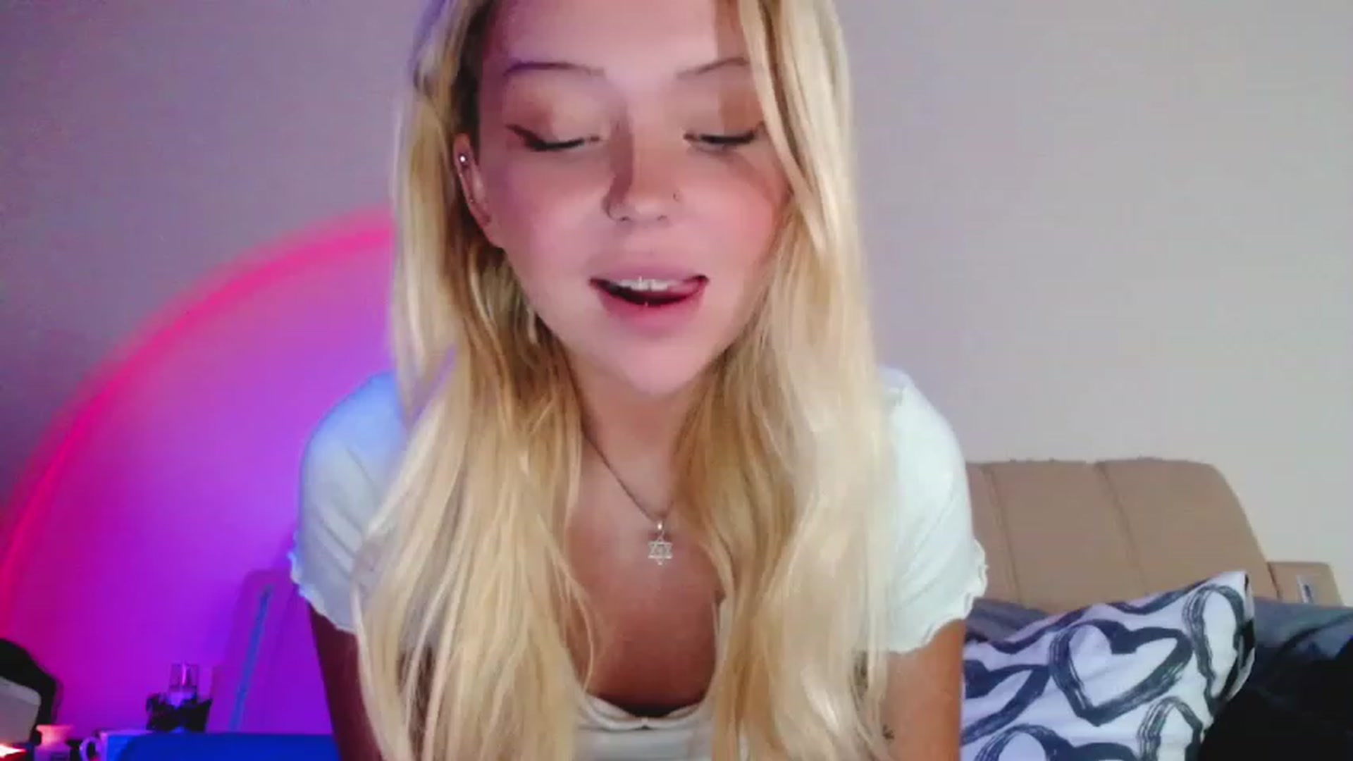 Gallery image thumbnail from Sk8Gurl420's myfreecams stream on, 12/16/2022, 18:07 image 6 of 20