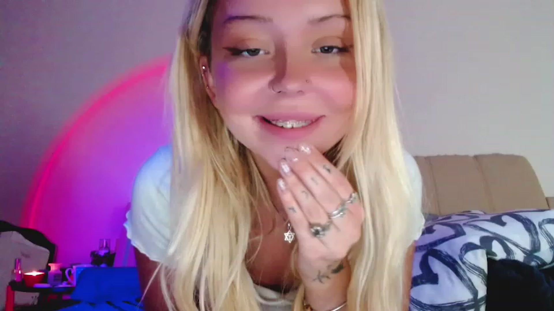 Gallery image thumbnail from Sk8Gurl420's myfreecams stream on, 12/16/2022, 19:08 image 4 of 20