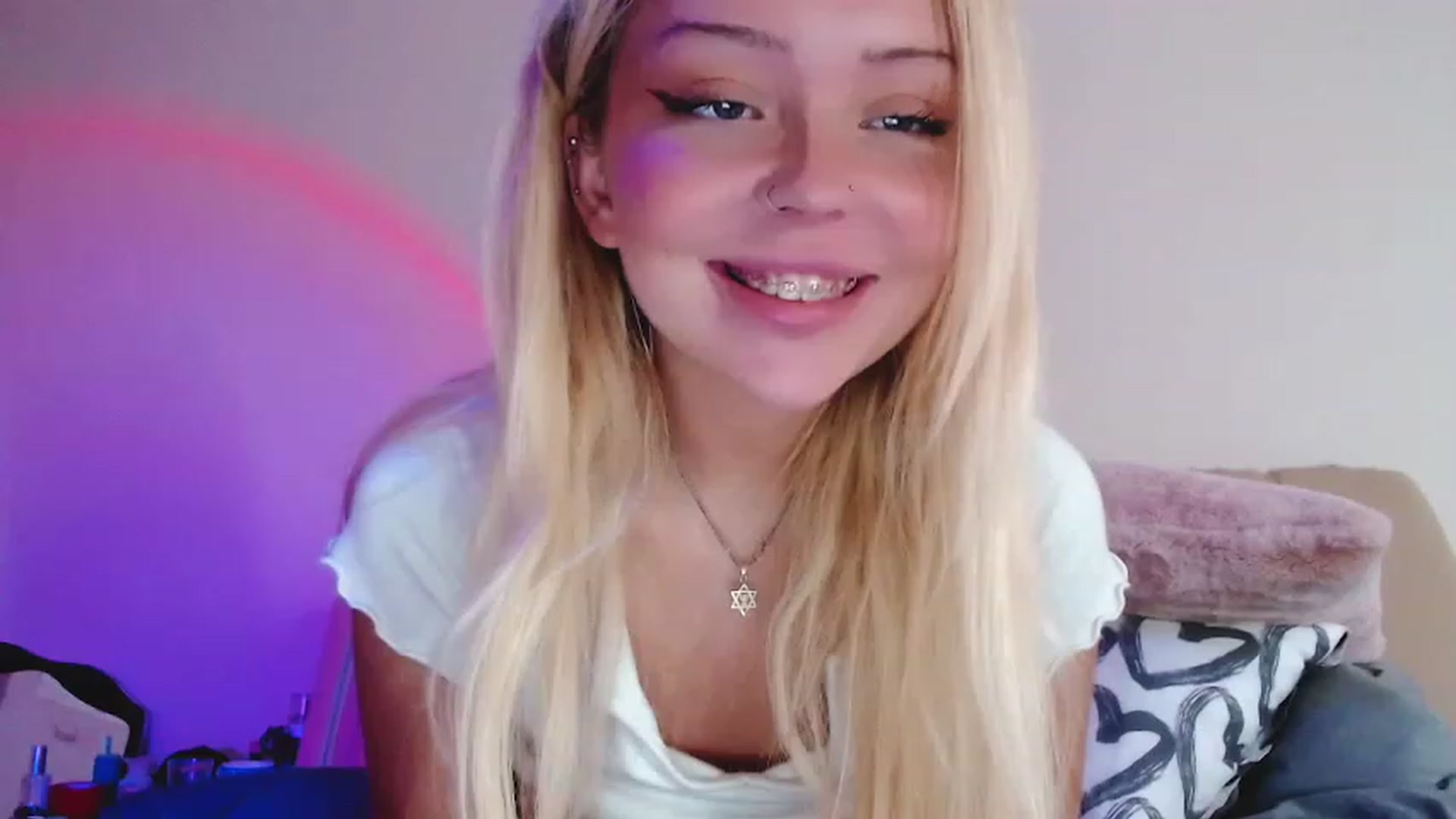 Gallery image thumbnail from Sk8Gurl420's myfreecams stream on, 12/17/2022, 13:09 image 18 of 20