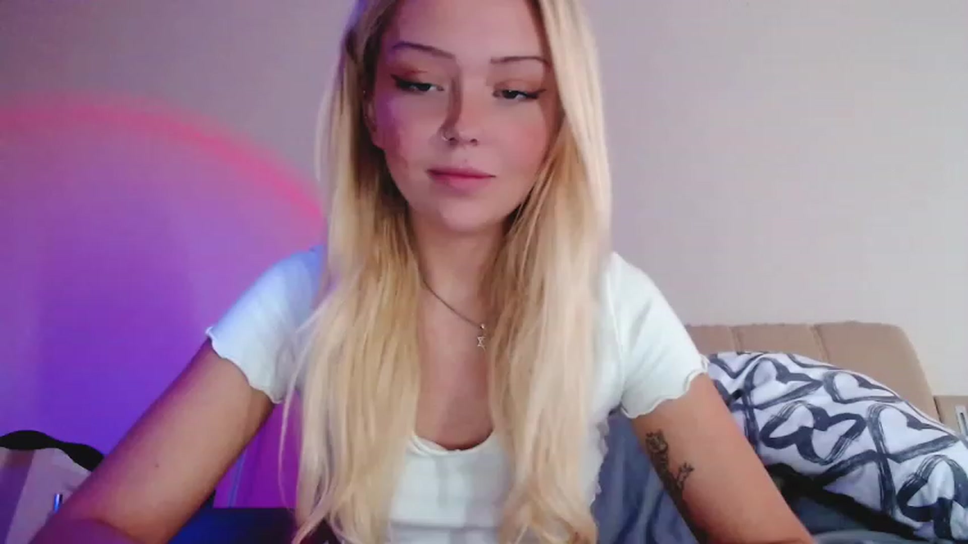 Gallery image thumbnail from Sk8Gurl420's myfreecams stream on, 12/17/2022, 13:09 image 1 of 20