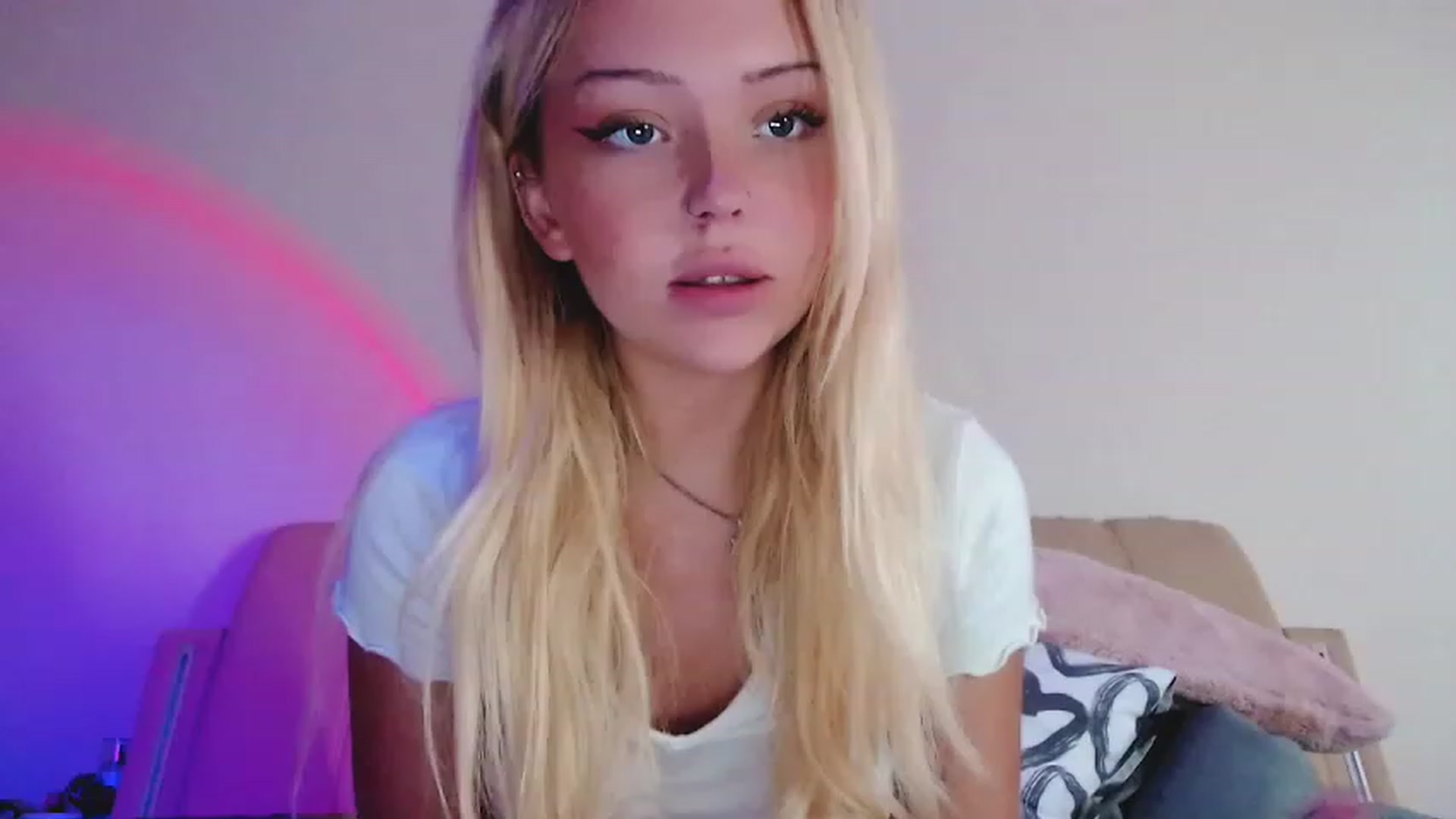 Gallery image thumbnail from Sk8Gurl420's myfreecams stream on, 12/17/2022, 14:02 image 9 of 20