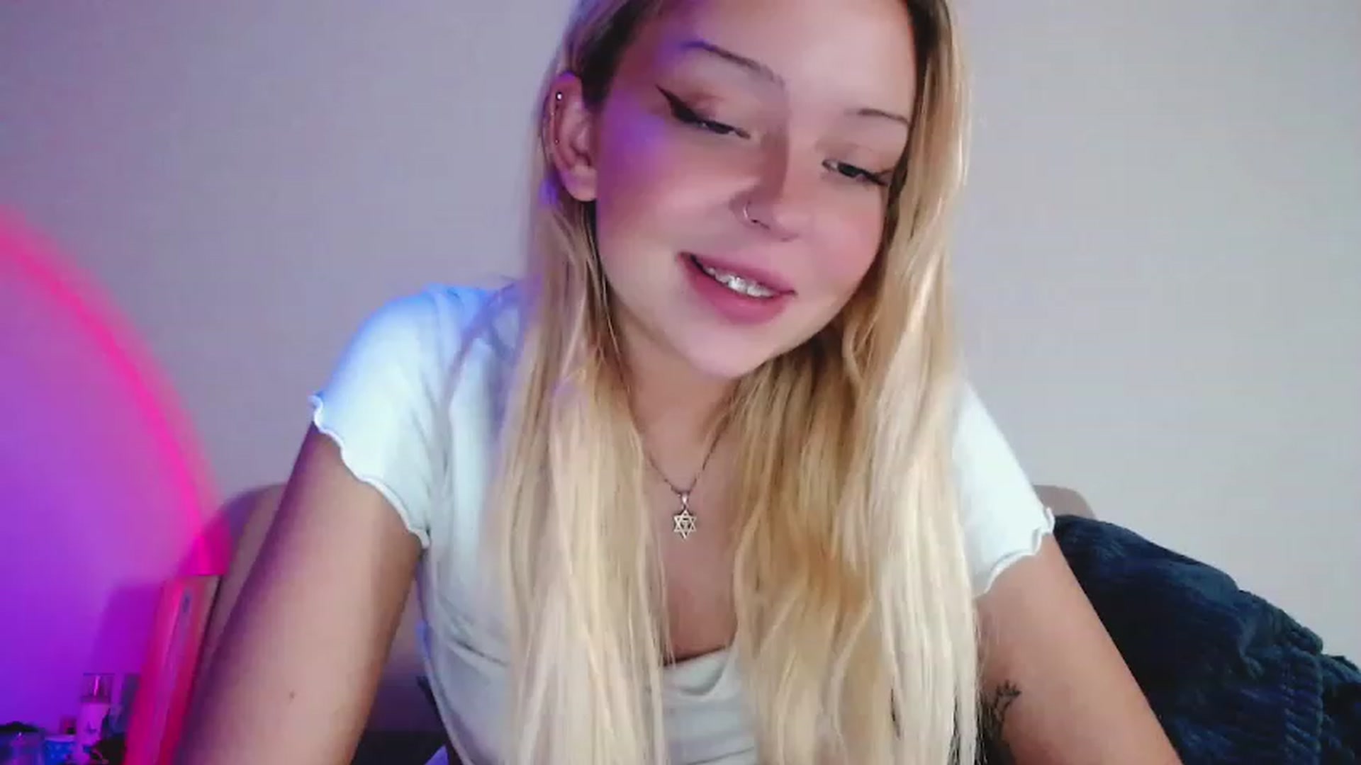 Gallery image thumbnail from Sk8Gurl420's myfreecams stream on, 12/18/2022, 16:13 image 15 of 20