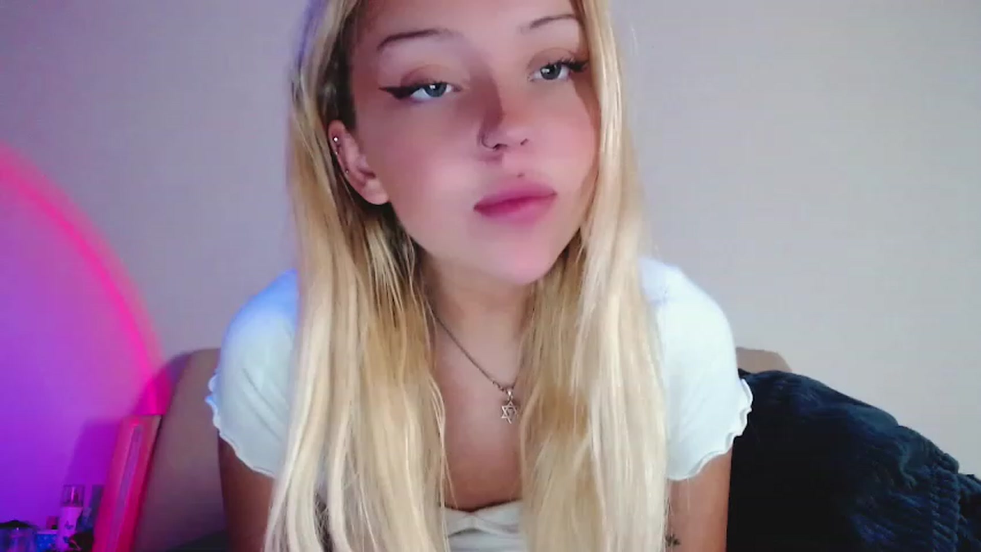 Gallery image thumbnail from Sk8Gurl420's myfreecams stream on, 12/18/2022, 16:13 image 16 of 20