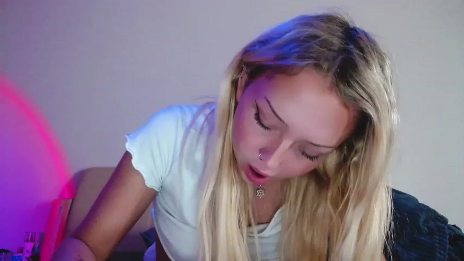Gallery image thumbnail from Sk8Gurl420's myfreecams stream on, 12/18/2022, 16:13 image 14 of 20