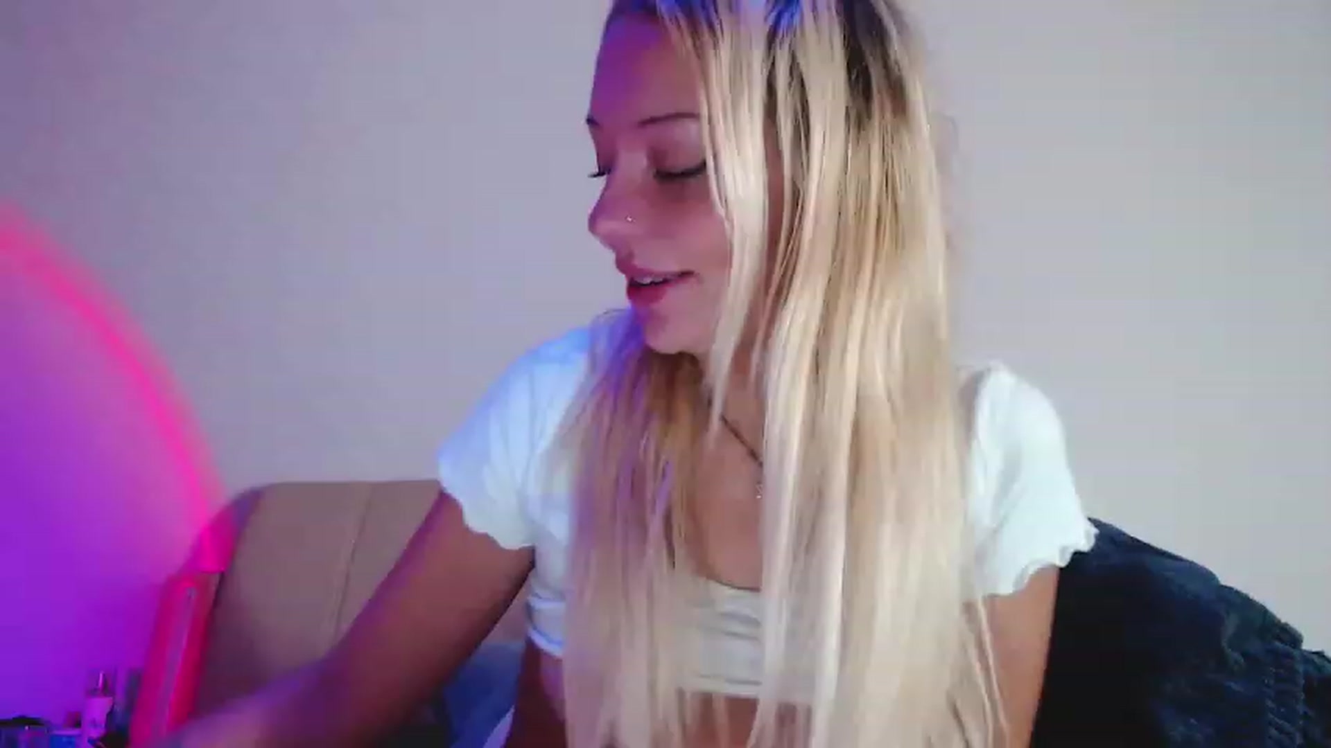 Gallery image thumbnail from Sk8Gurl420's myfreecams stream on, 12/18/2022, 16:13 image 19 of 20
