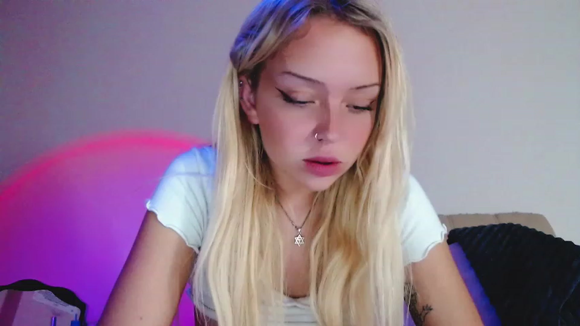 Gallery image thumbnail from Sk8Gurl420's myfreecams stream on, 12/18/2022, 17:08 image 15 of 20