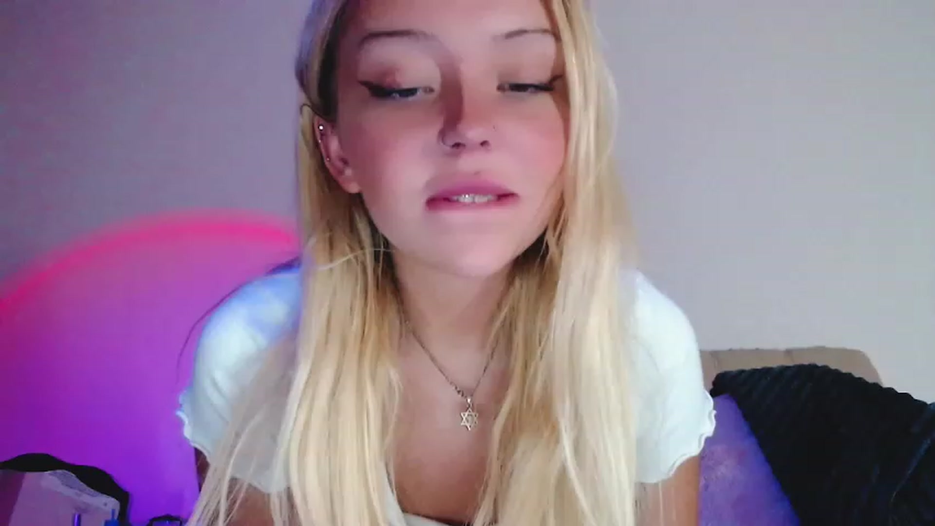 Gallery image thumbnail from Sk8Gurl420's myfreecams stream on, 12/18/2022, 17:08 image 7 of 20