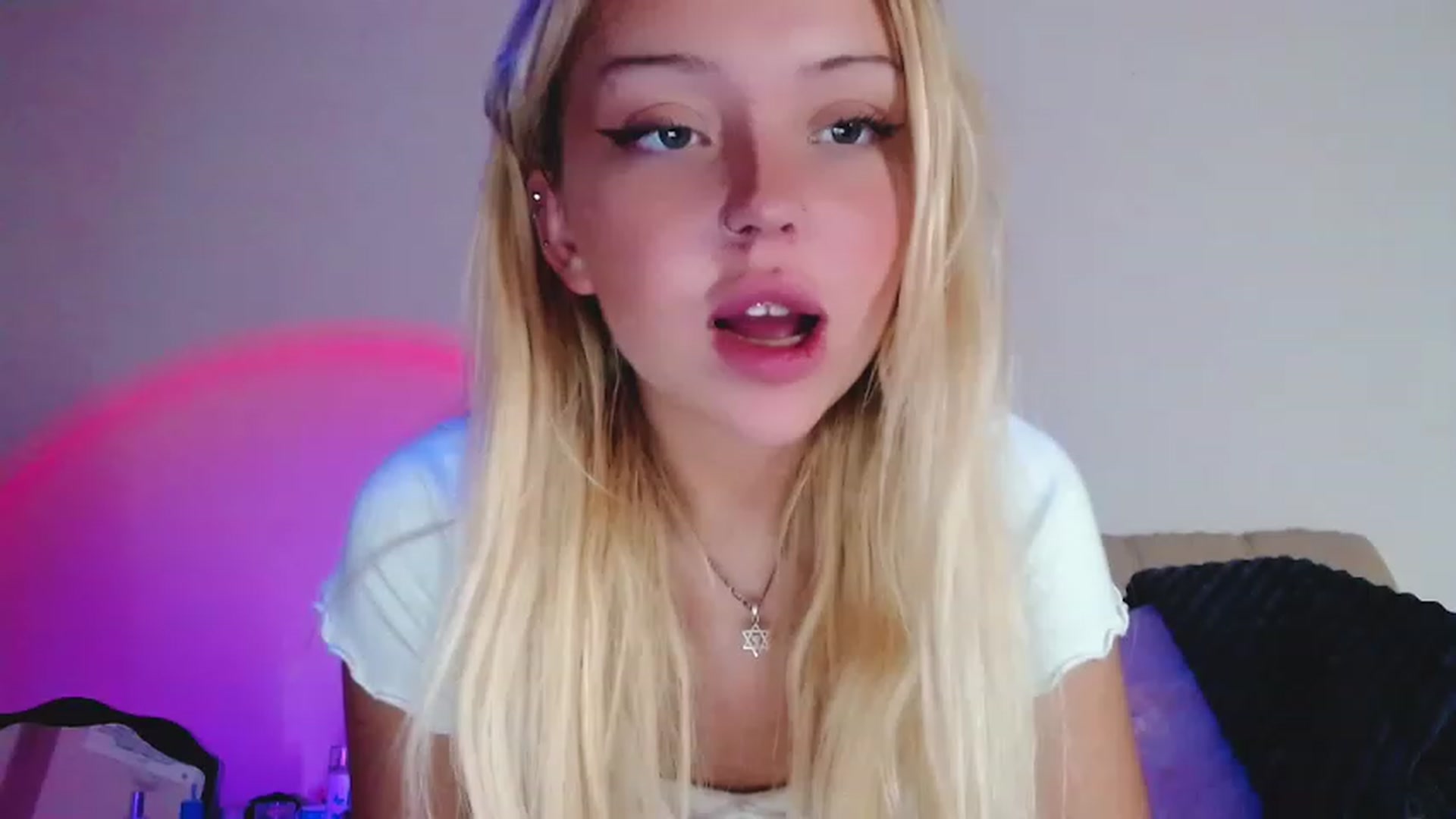Gallery image thumbnail from Sk8Gurl420's myfreecams stream on, 12/18/2022, 17:08 image 16 of 20