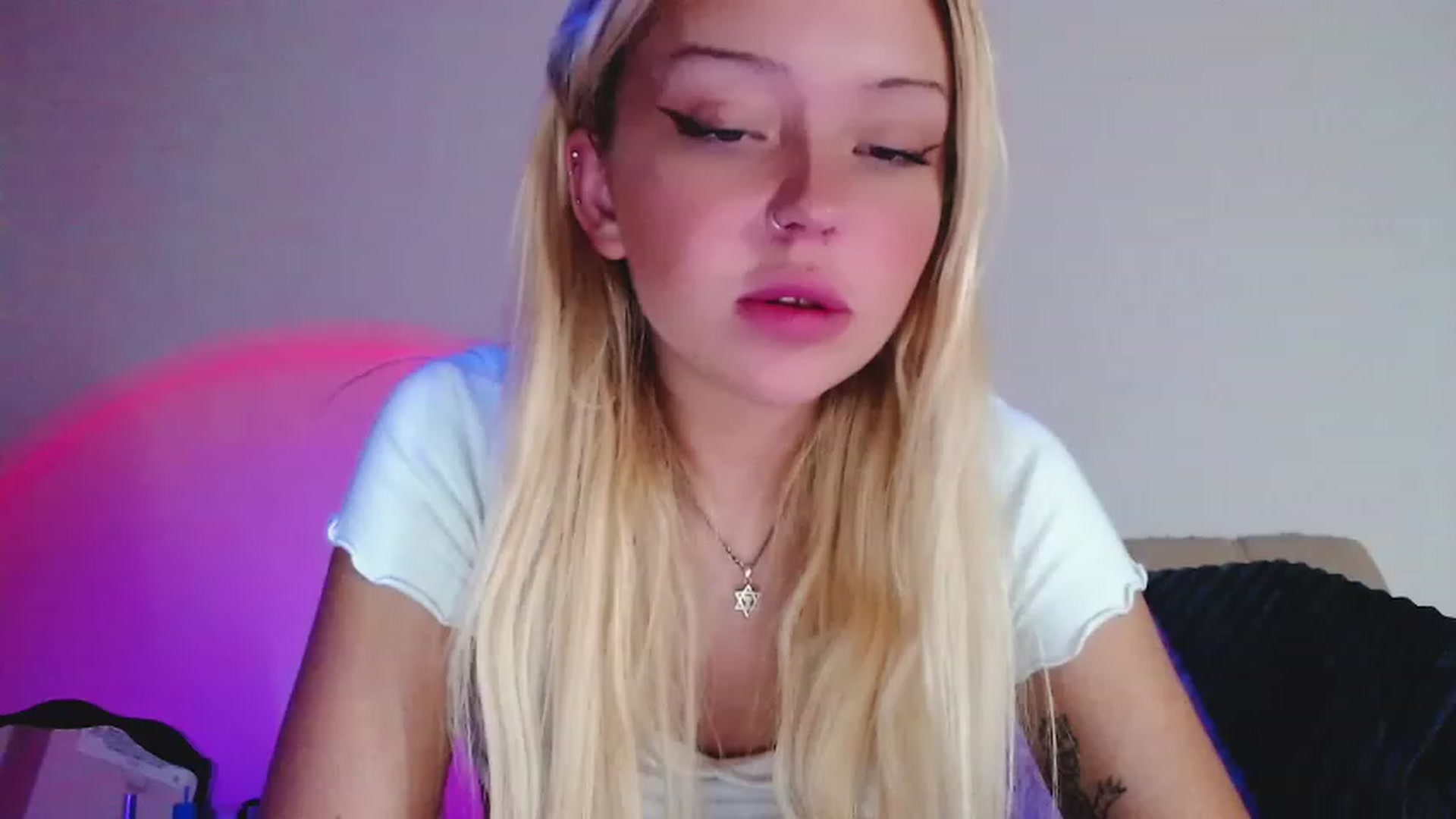 Gallery image thumbnail from Sk8Gurl420's myfreecams stream on, 12/18/2022, 17:08 image 11 of 20