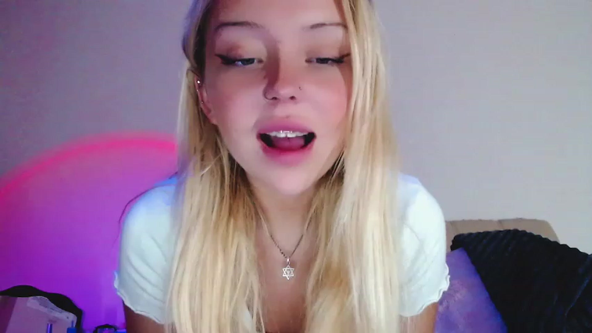 Gallery image thumbnail from Sk8Gurl420's myfreecams stream on, 12/18/2022, 17:08 image 8 of 20