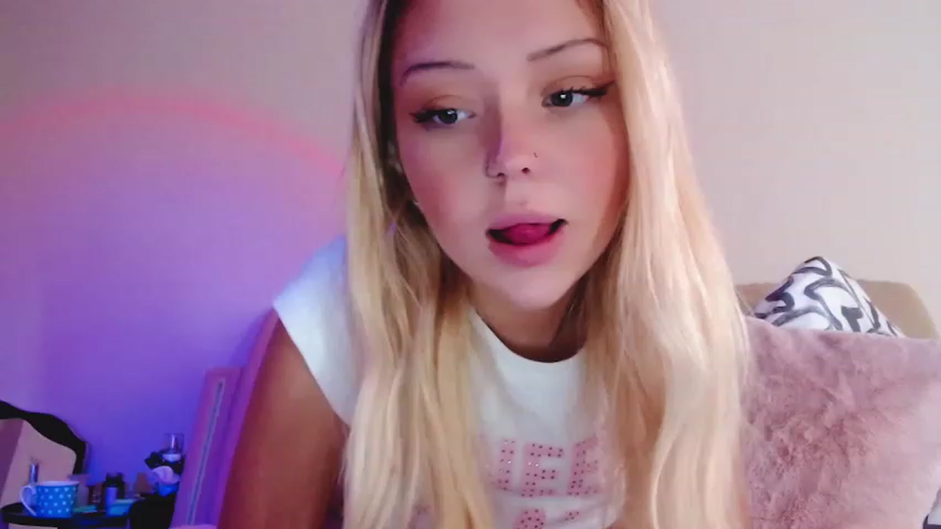Gallery image thumbnail from Sk8Gurl420's myfreecams stream on, 12/22/2022, 09:27 image 3 of 20