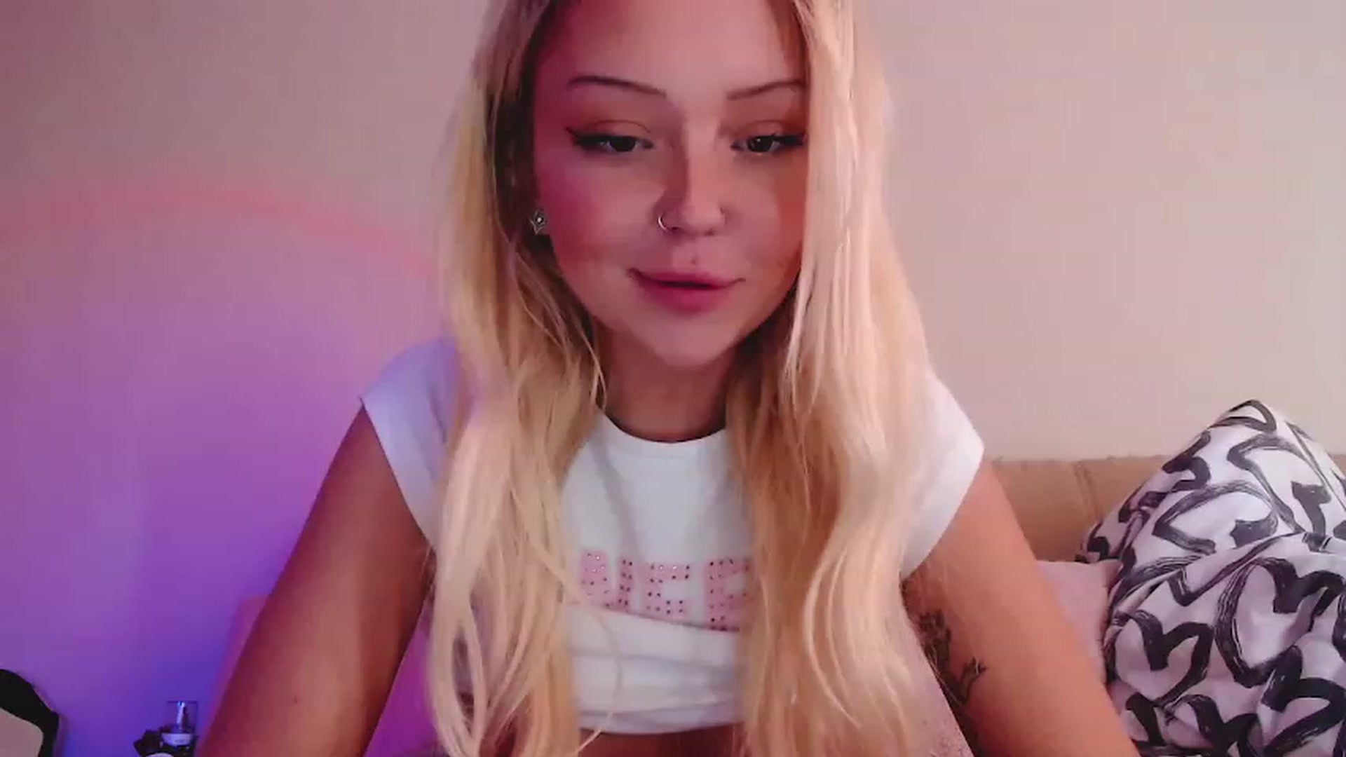 Gallery image thumbnail from Sk8Gurl420's myfreecams stream on, 12/22/2022, 09:27 image 9 of 20