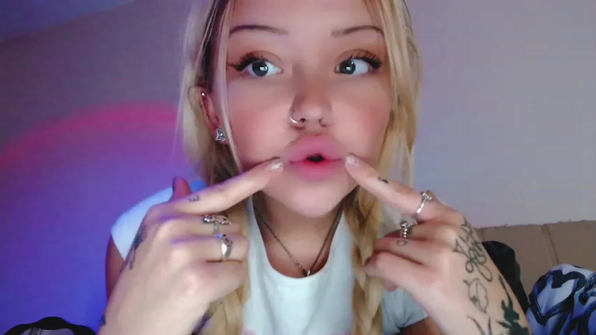 Gallery image thumbnail from Sk8Gurl420's myfreecams stream on, 12/22/2022, 18:28 image 4 of 20