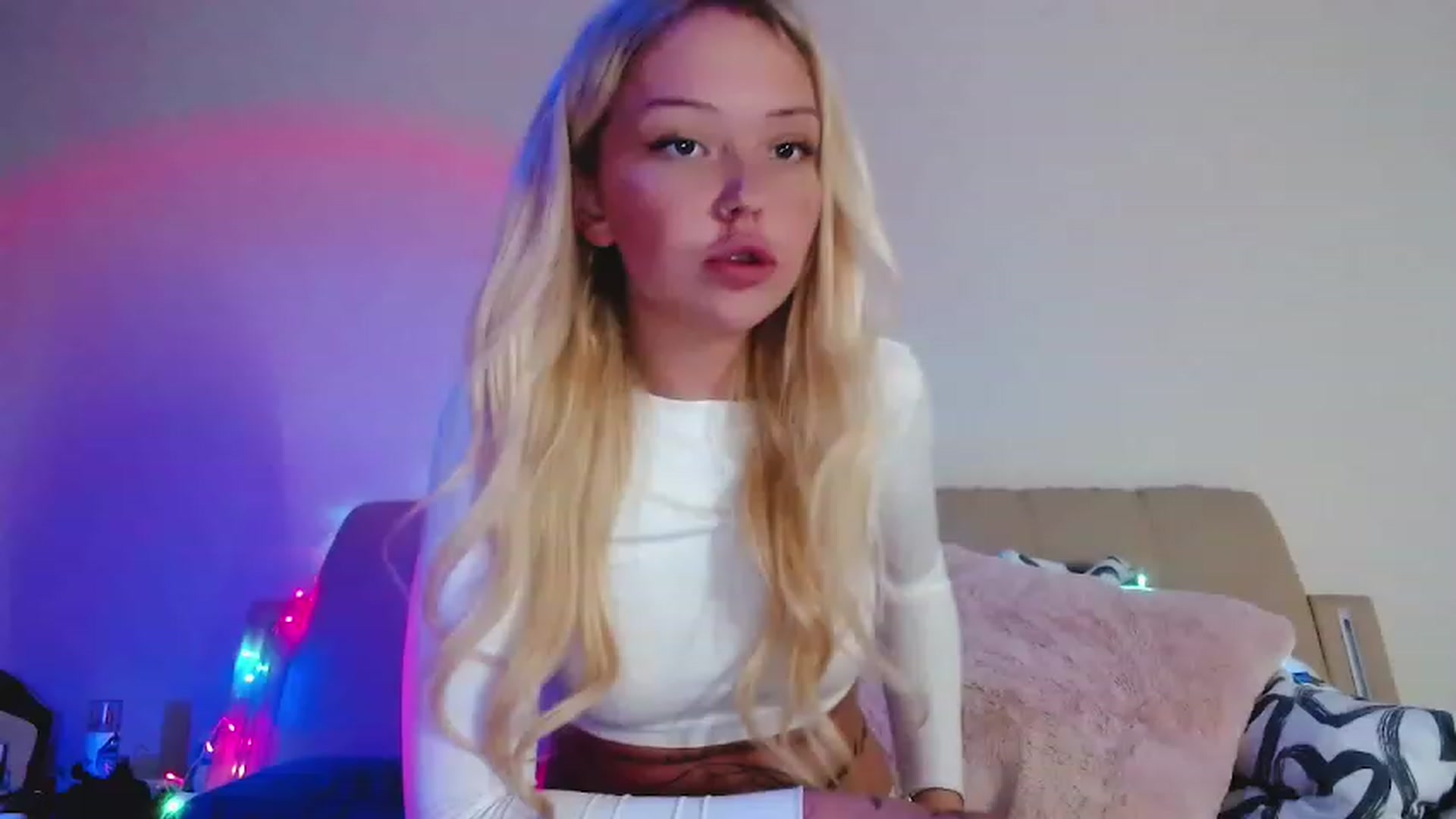 Gallery image thumbnail from Sk8Gurl420's myfreecams stream on, 12/24/2022, 15:20 image 20 of 20