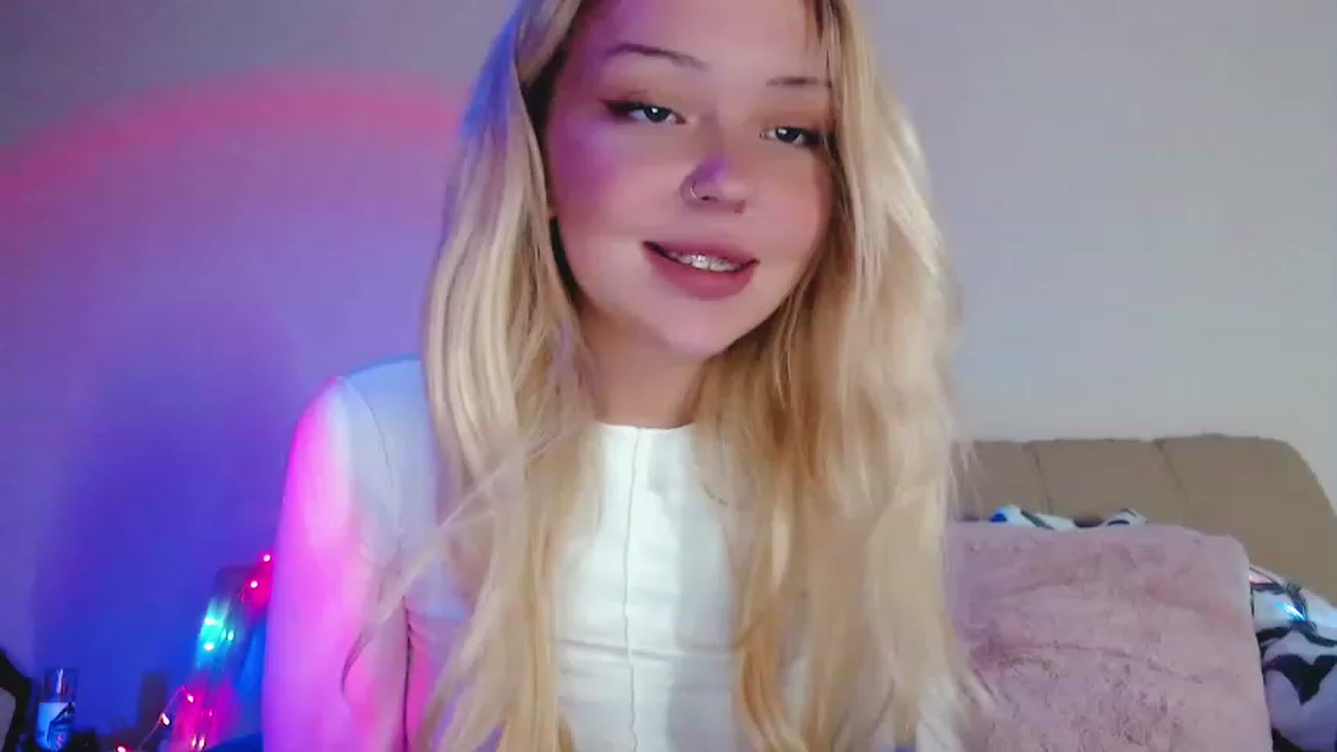Gallery image thumbnail from Sk8Gurl420's myfreecams stream on, 12/24/2022, 15:20 image 15 of 20