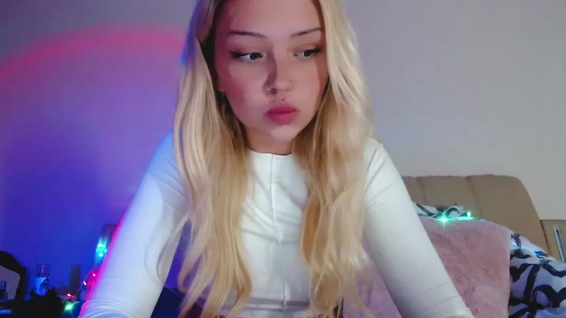 Gallery image thumbnail from Sk8Gurl420's myfreecams stream on, 12/24/2022, 15:20 image 16 of 20