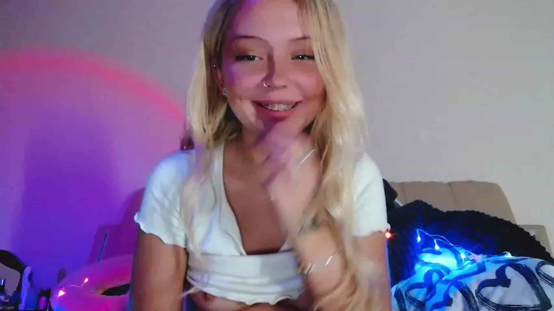 Gallery image thumbnail from Sk8Gurl420's myfreecams stream on, 12/29/2022, 17:17 image 11 of 20