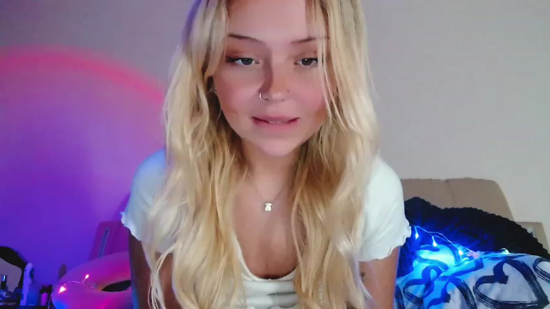 Gallery image thumbnail from Sk8Gurl420's myfreecams stream on, 12/29/2022, 17:17 image 15 of 20