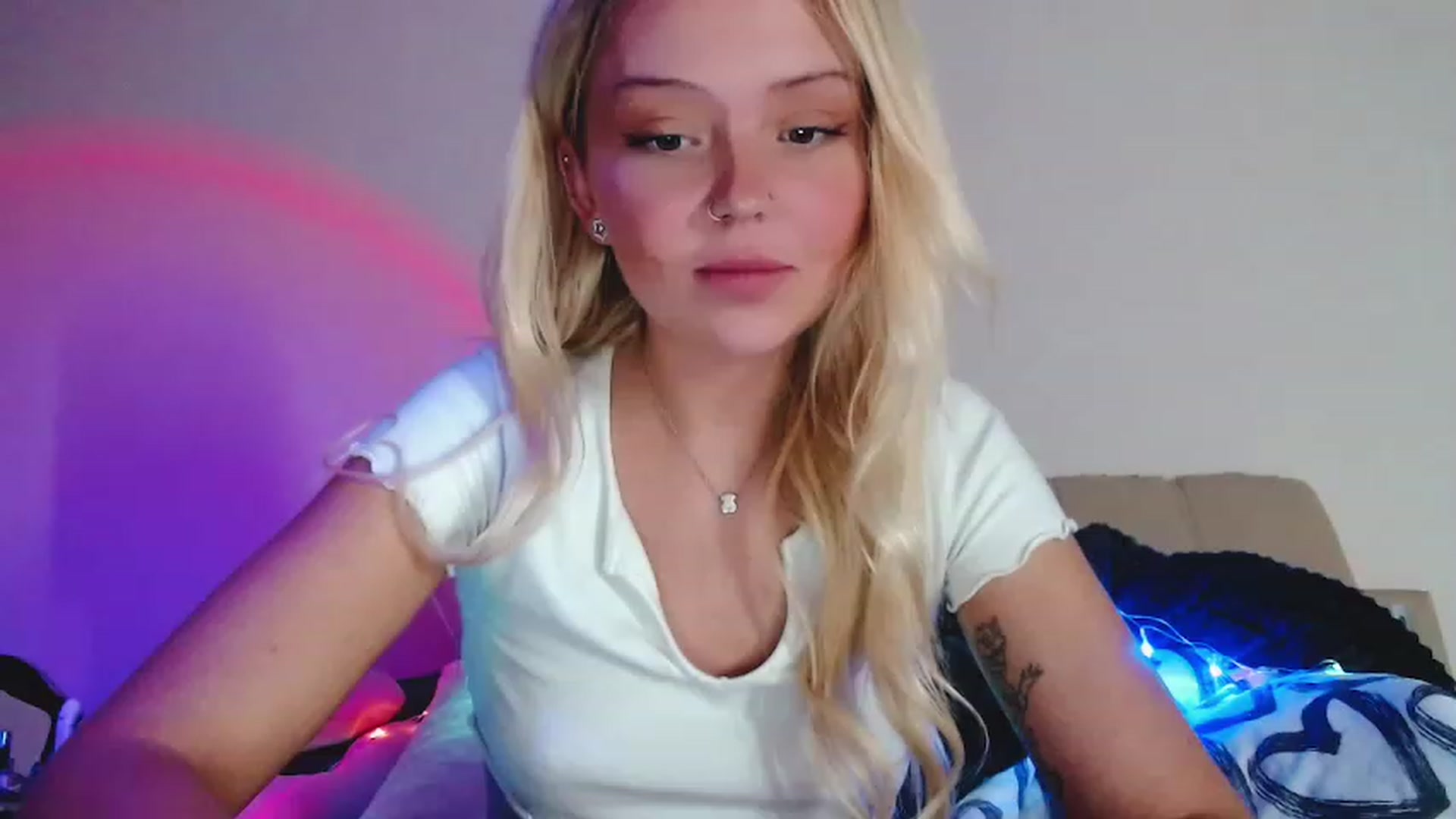 Gallery image thumbnail from Sk8Gurl420's myfreecams stream on, 12/29/2022, 17:17 image 10 of 20