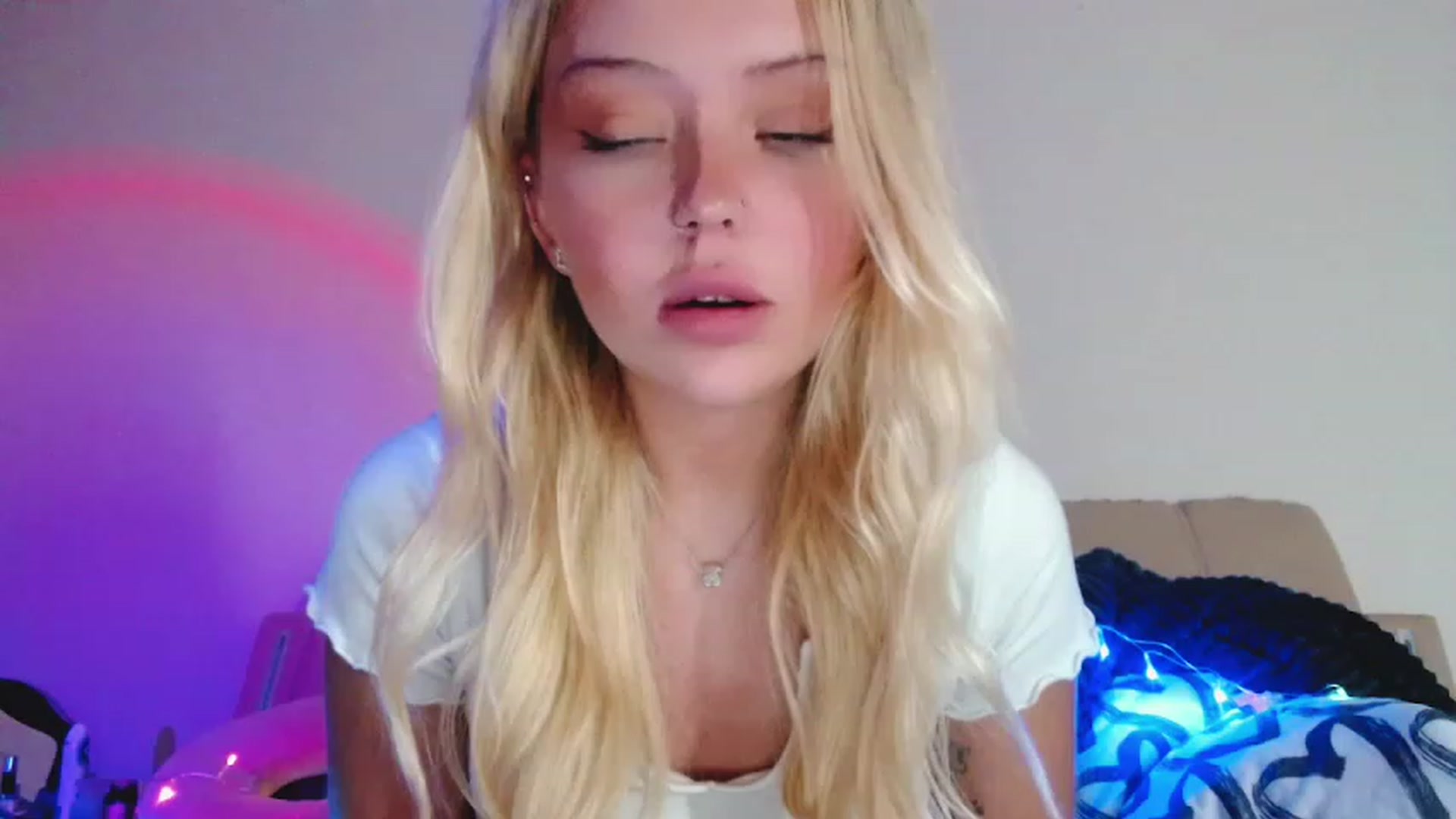 Gallery image thumbnail from Sk8Gurl420's myfreecams stream on, 12/29/2022, 17:17 image 9 of 20
