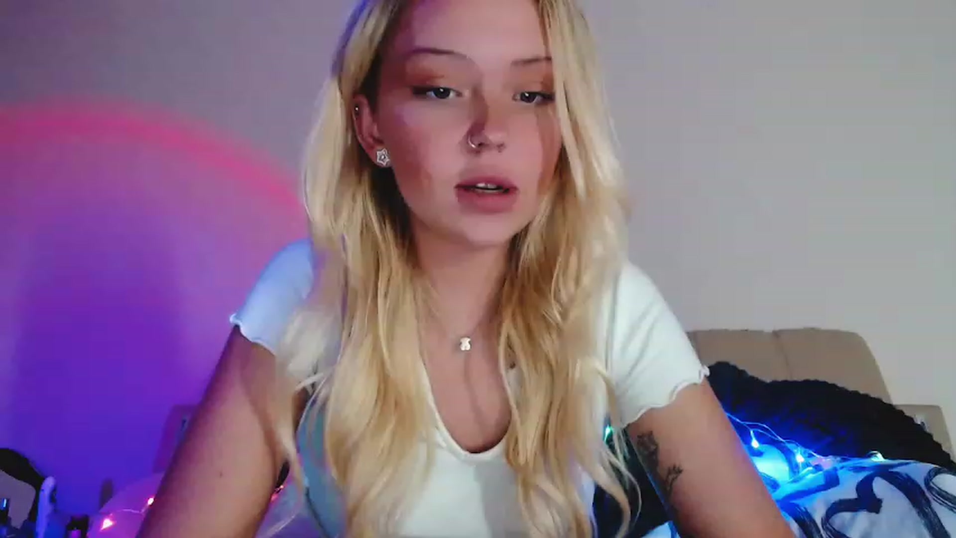 Gallery image thumbnail from Sk8Gurl420's myfreecams stream on, 12/29/2022, 17:17 image 7 of 20