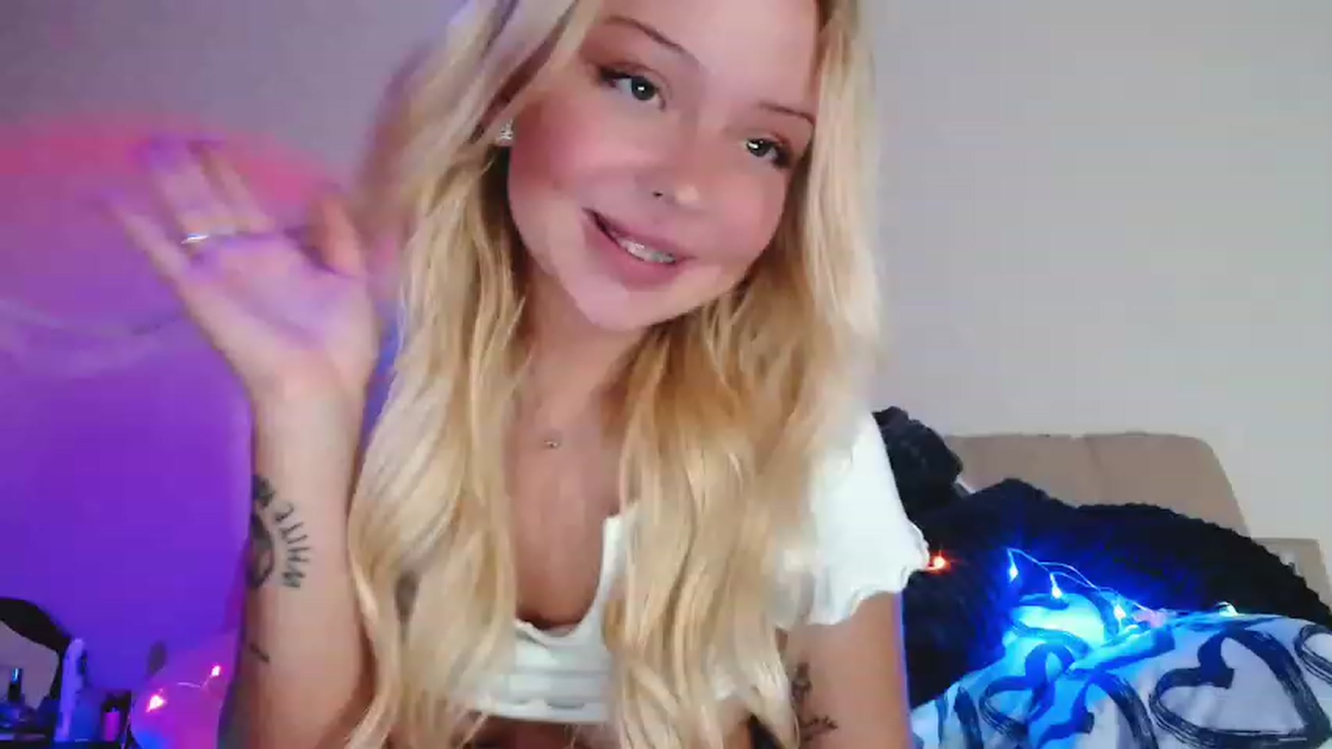 Gallery image thumbnail from Sk8Gurl420's myfreecams stream on, 12/29/2022, 17:17 image 16 of 20