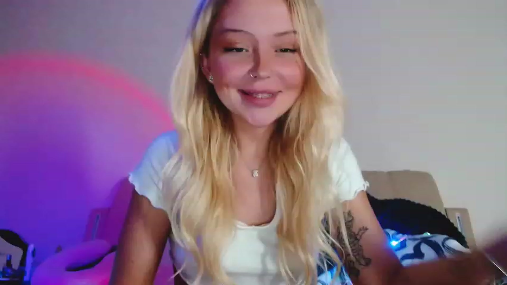 Gallery image thumbnail from Sk8Gurl420's myfreecams stream on, 12/29/2022, 17:51 image 12 of 20