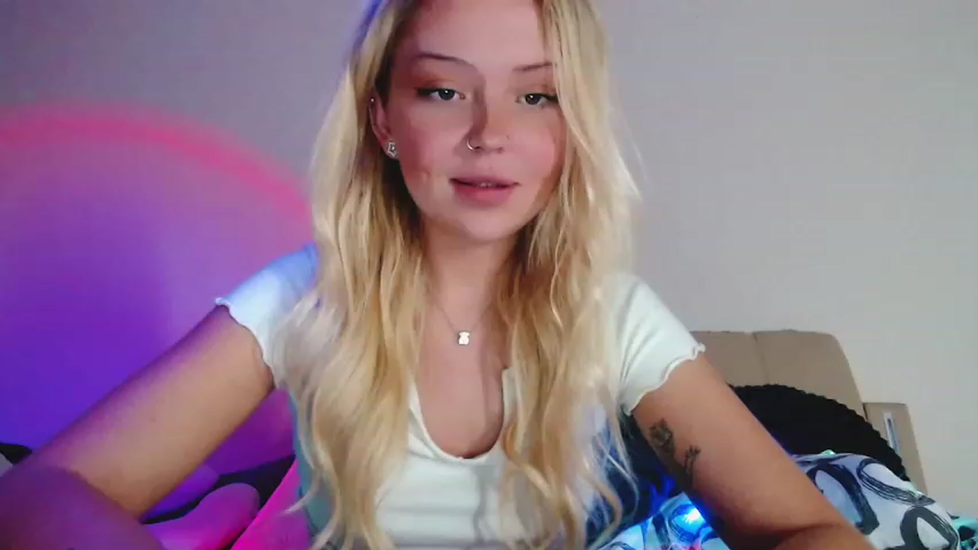 Gallery image thumbnail from Sk8Gurl420's myfreecams stream on, 12/29/2022, 17:51 image 10 of 20