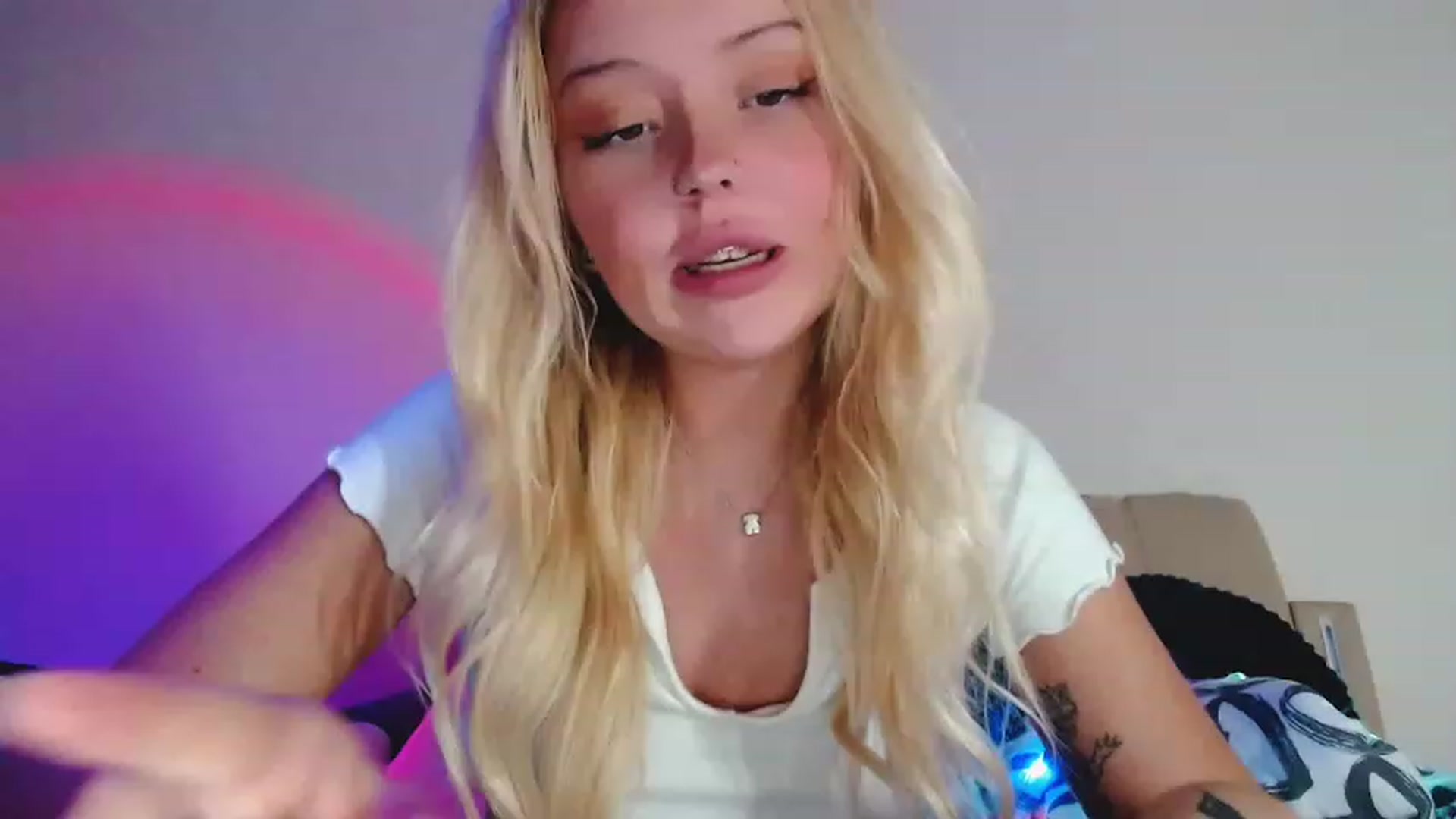 Gallery image thumbnail from Sk8Gurl420's myfreecams stream on, 12/29/2022, 17:51 image 7 of 20