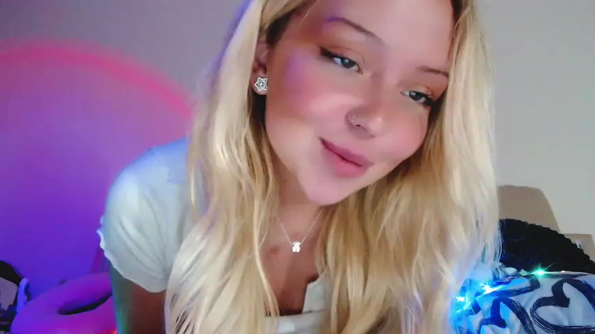 Gallery image thumbnail from Sk8Gurl420's myfreecams stream on, 12/29/2022, 17:51 image 20 of 20