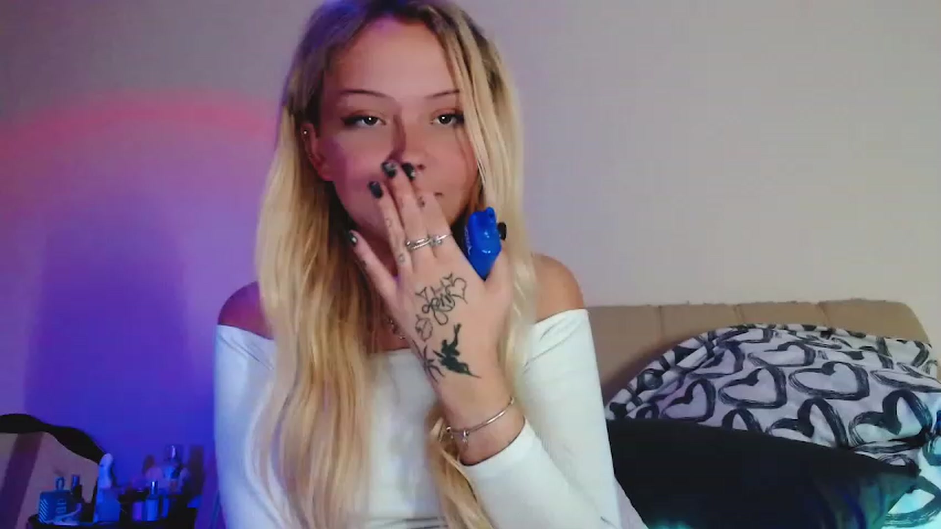 Gallery image thumbnail from Sk8Gurl420's myfreecams stream on, 12/30/2022, 19:16 image 16 of 20