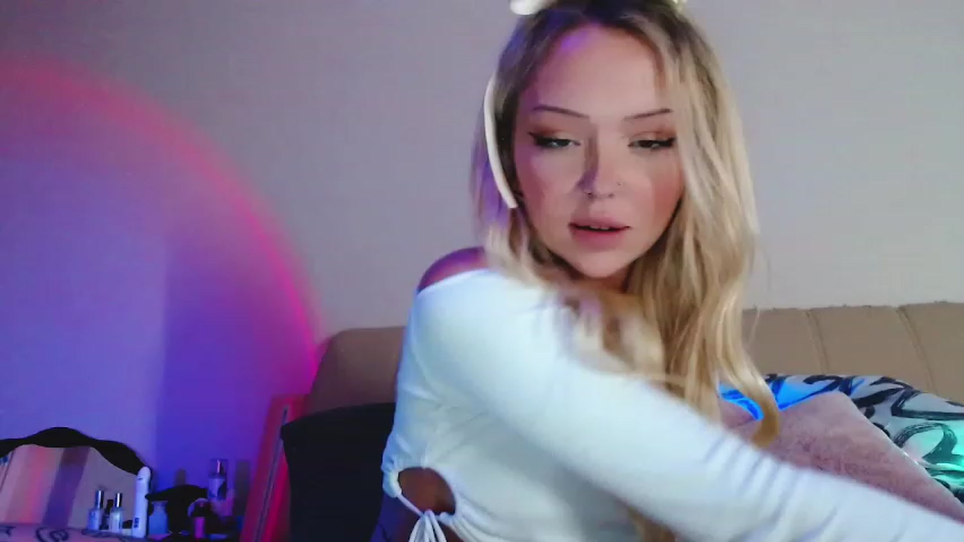 Gallery image thumbnail from Sk8Gurl420's myfreecams stream on, 12/31/2022, 14:50 image 15 of 20